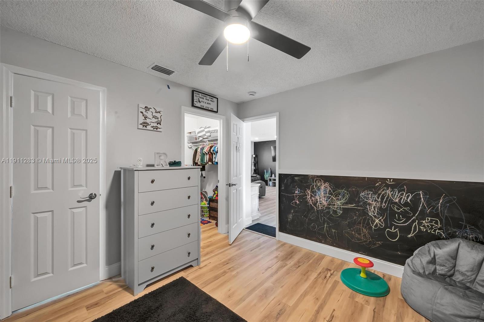 1581 3 / 2 1160 sq. ft. $ 2025-11-10 0 Photo