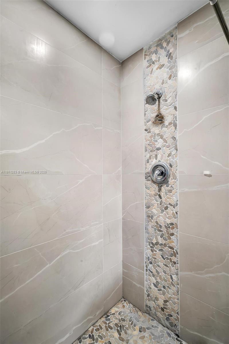 1581 3 / 2 1160 sq. ft. $ 2025-11-10 0 Photo