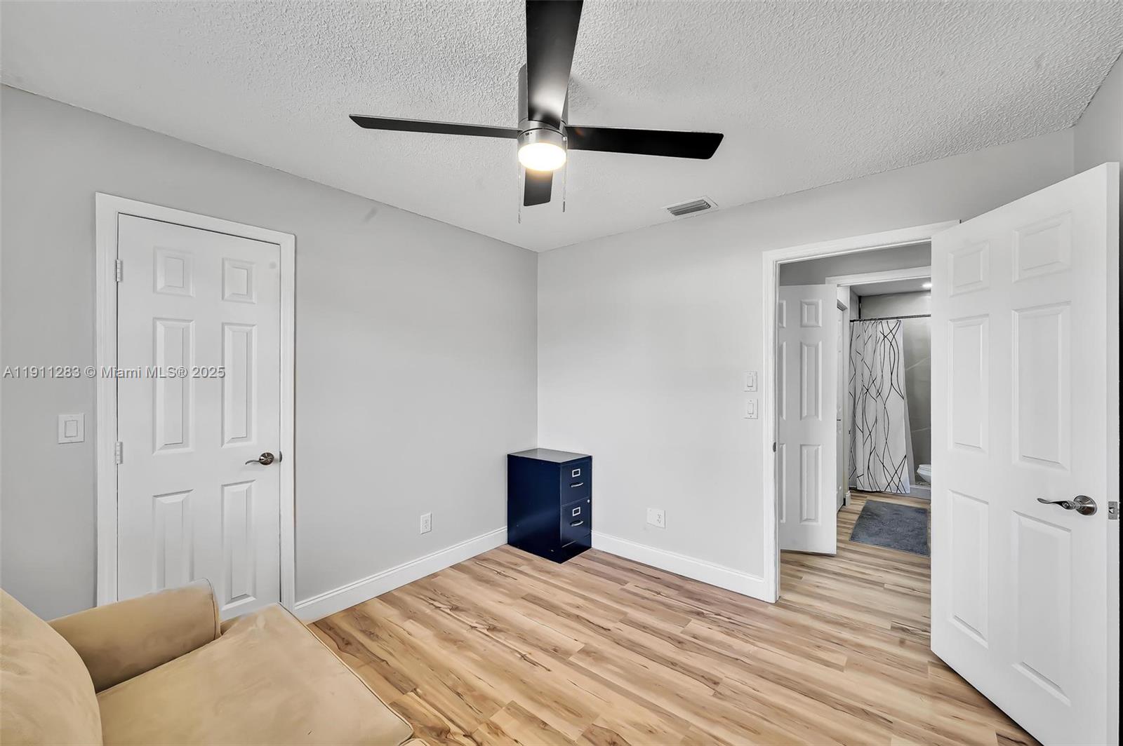 1581 3 / 2 1160 sq. ft. $ 2025-11-10 0 Photo