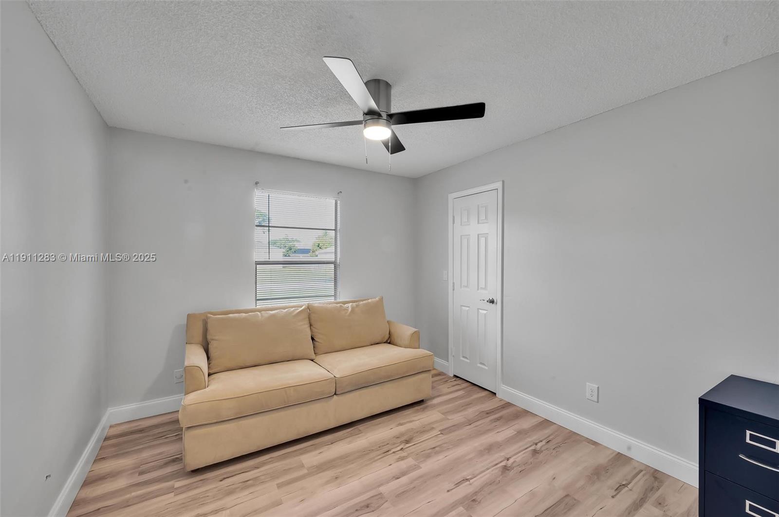 1581 3 / 2 1160 sq. ft. $ 2025-11-10 0 Photo