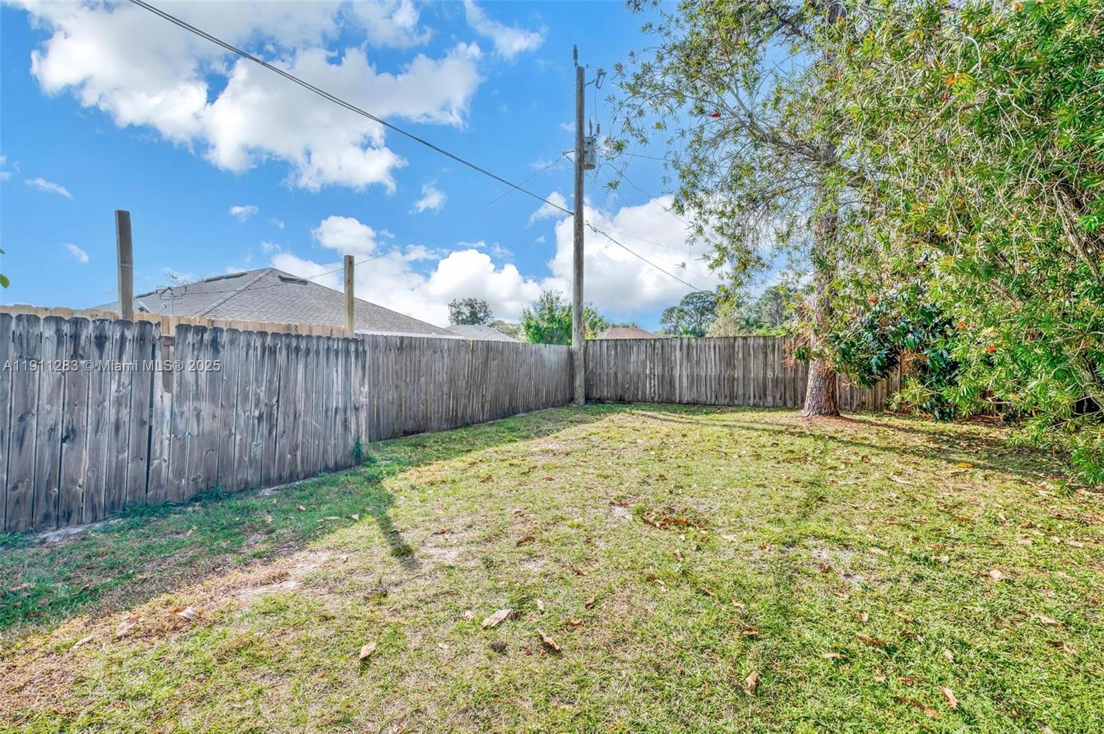 1581 3 / 2 1160 sq. ft. $ 2025-11-10 0 Photo