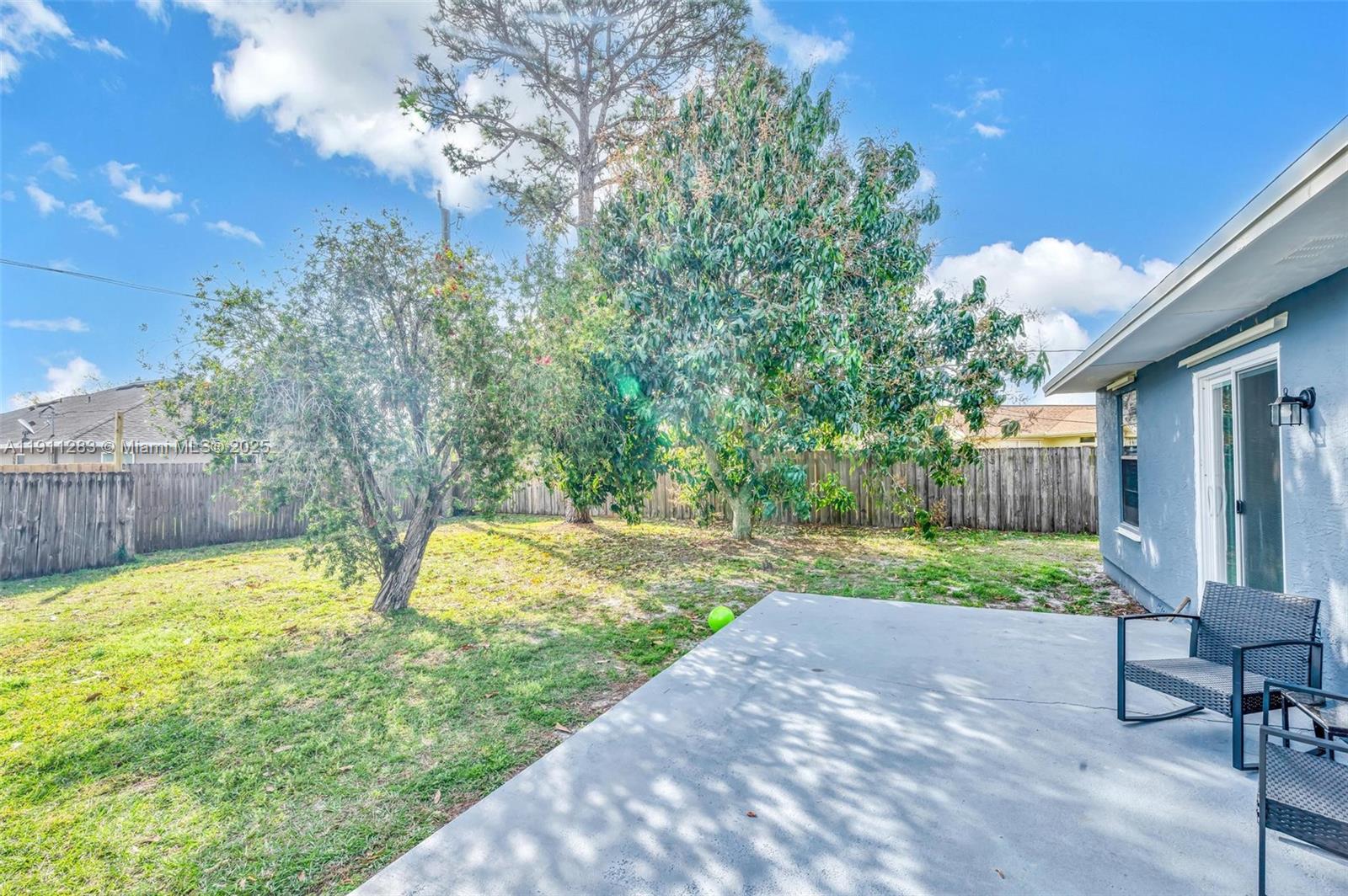 1581 3 / 2 1160 sq. ft. $ 2025-11-10 0 Photo