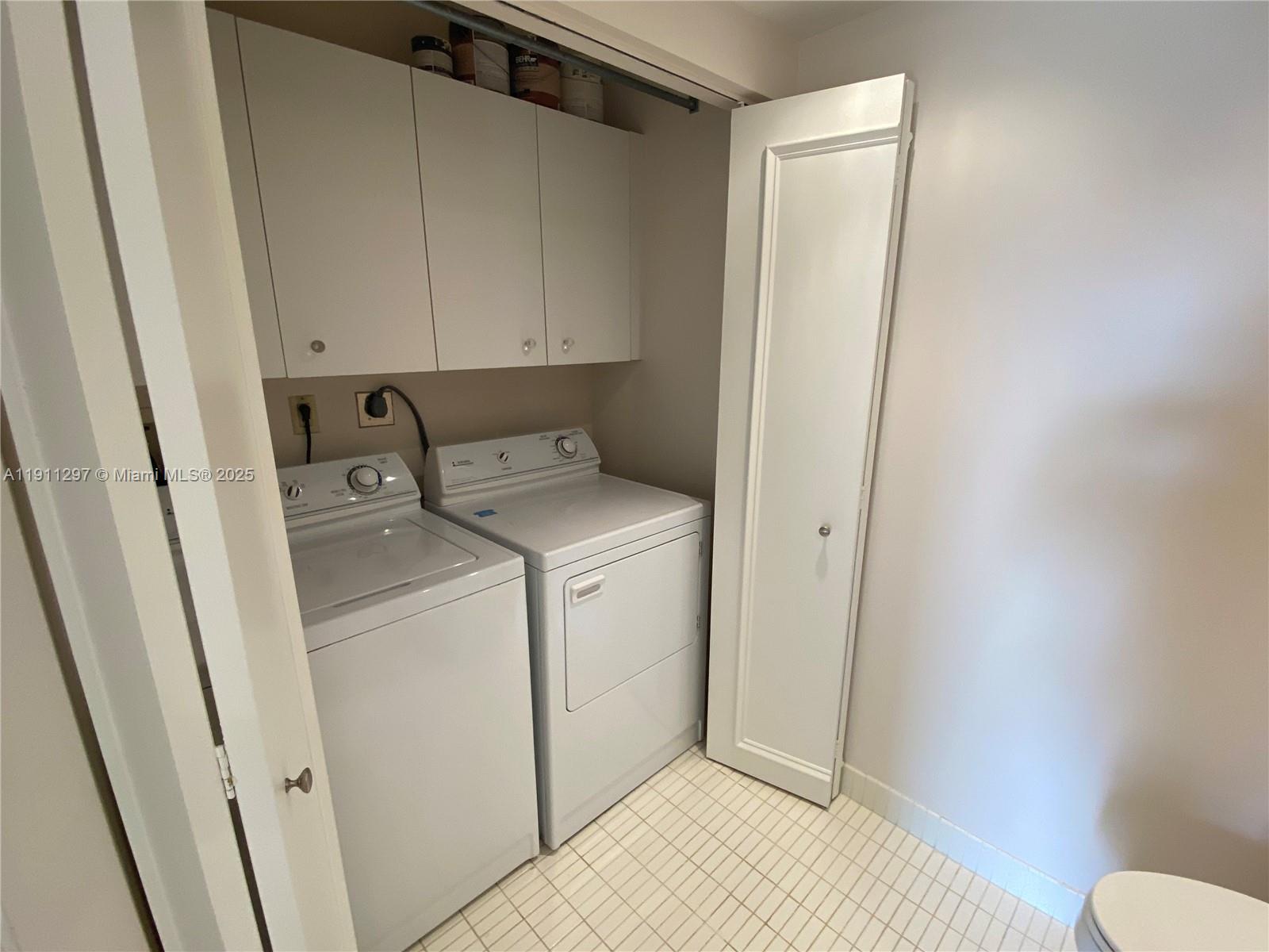 Photo of 20281 Country Club Dr  #511, Aventura, Florida, 33180 - Full size washer and drier.