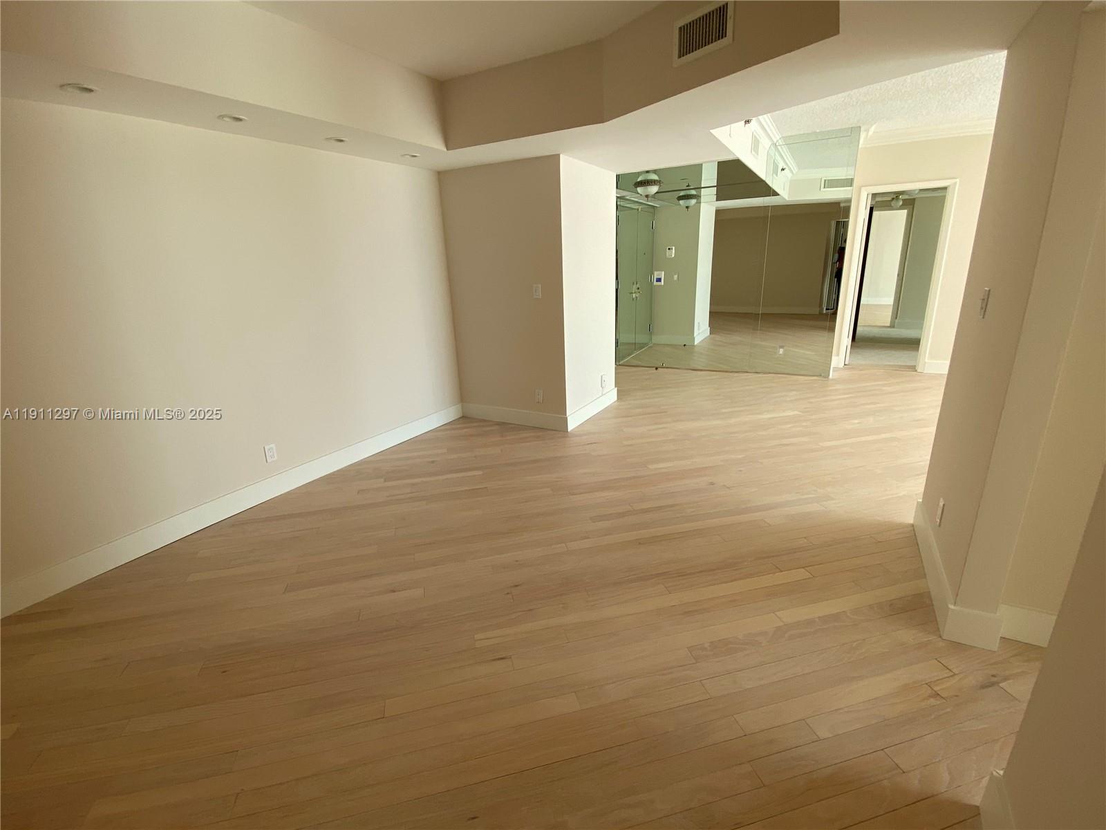 Photo of 20281 Country Club Dr  #511, Aventura, Florida, 33180 - Bright and spacious unit.