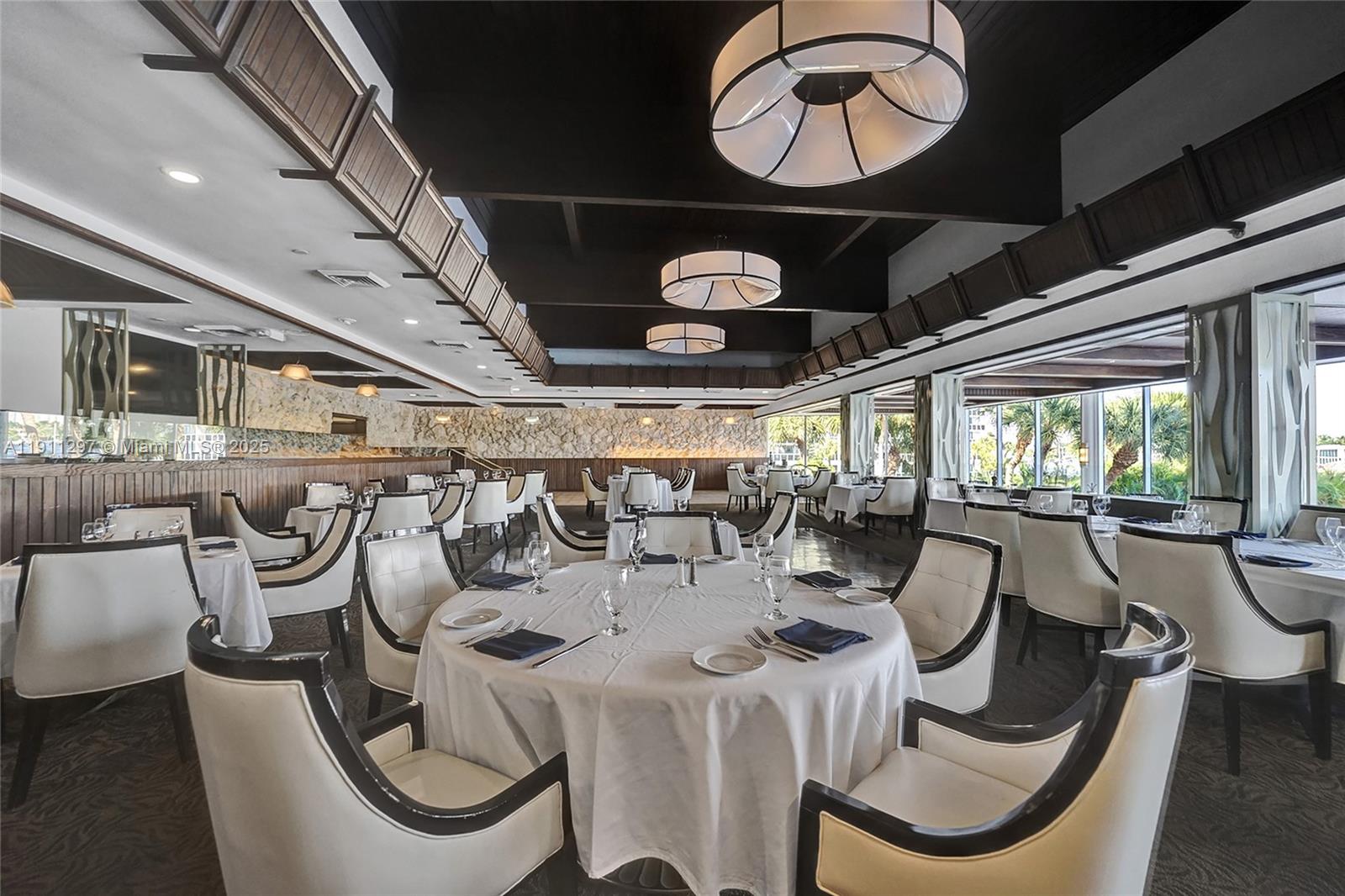 Photo of 20281 Country Club Dr  #511, Aventura, Florida, 33180 - Chef Perl restaurant.