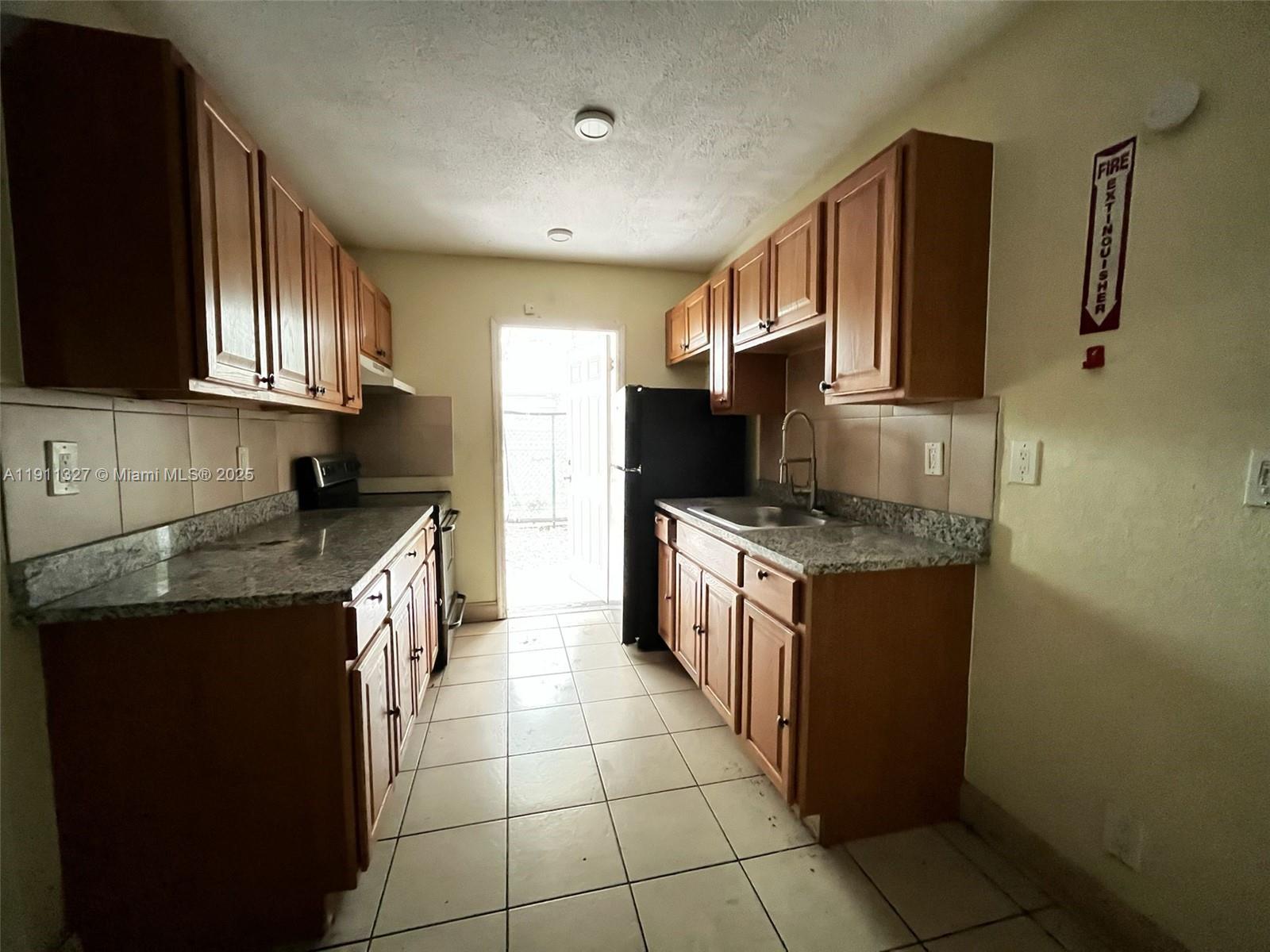 See details / 4855 sq. ft. $ 2025-11-10 0 Photo