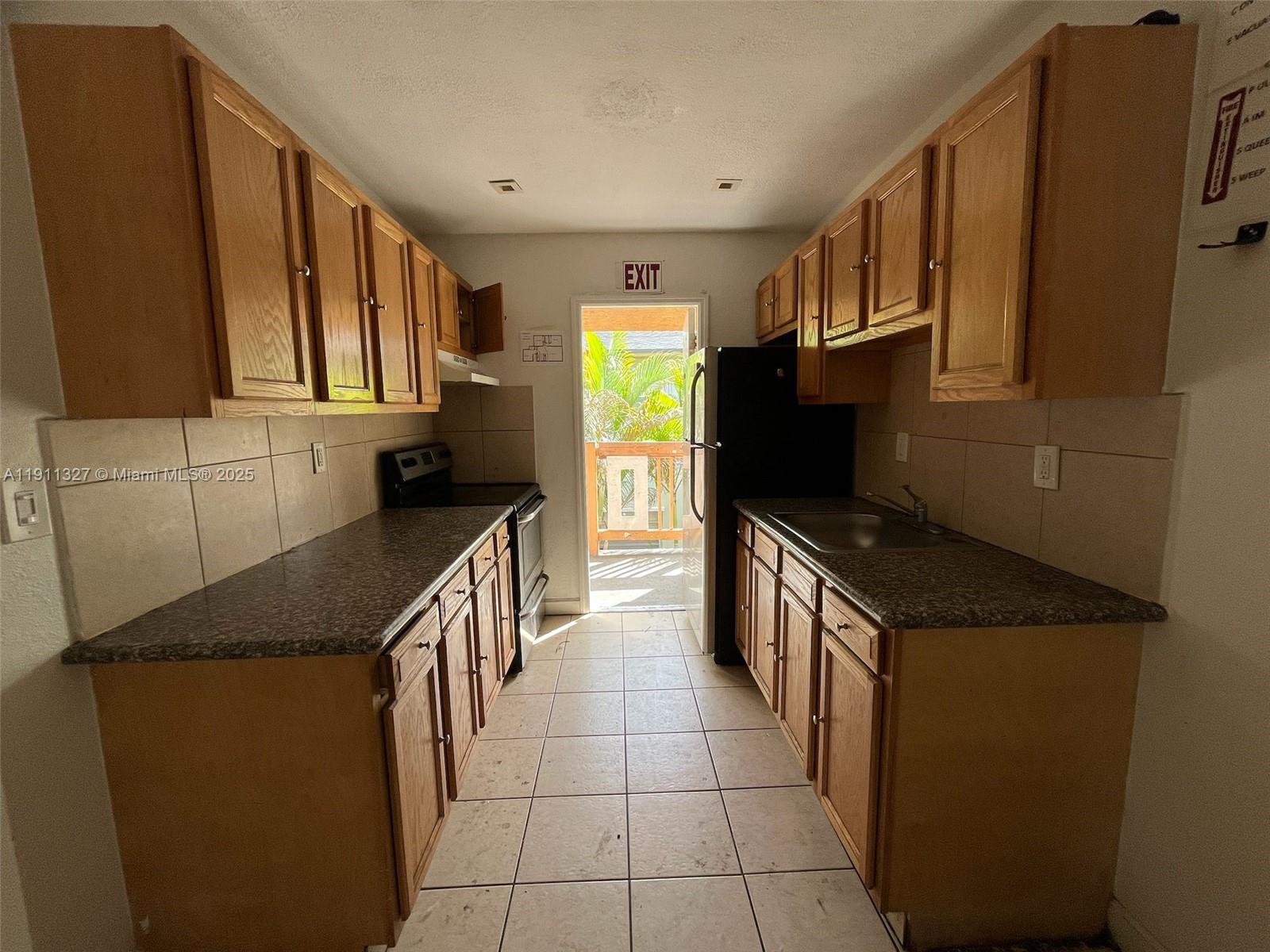 See details / 4855 sq. ft. $ 2025-11-10 0 Photo