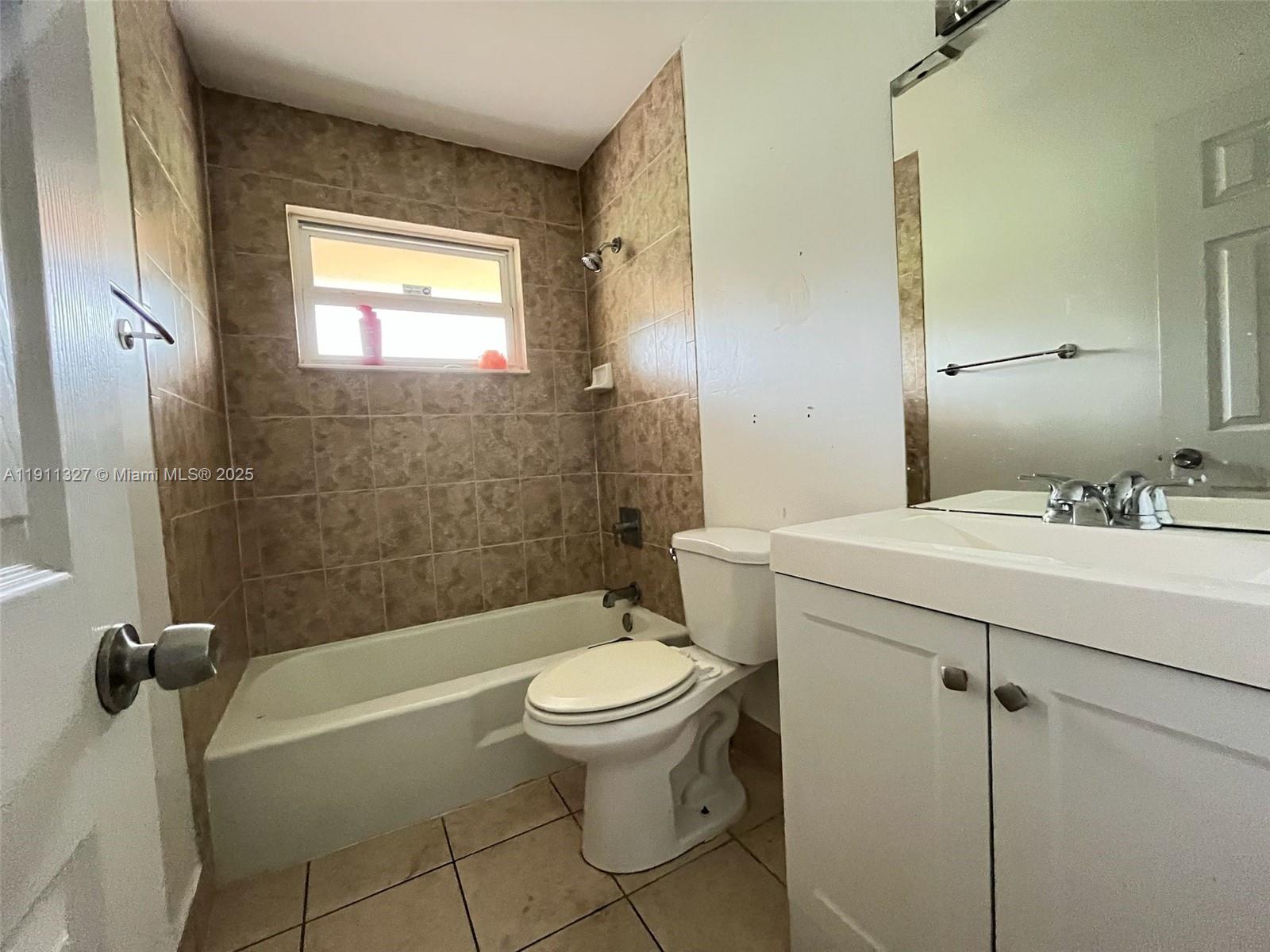 See details / 4855 sq. ft. $ 2025-11-10 0 Photo
