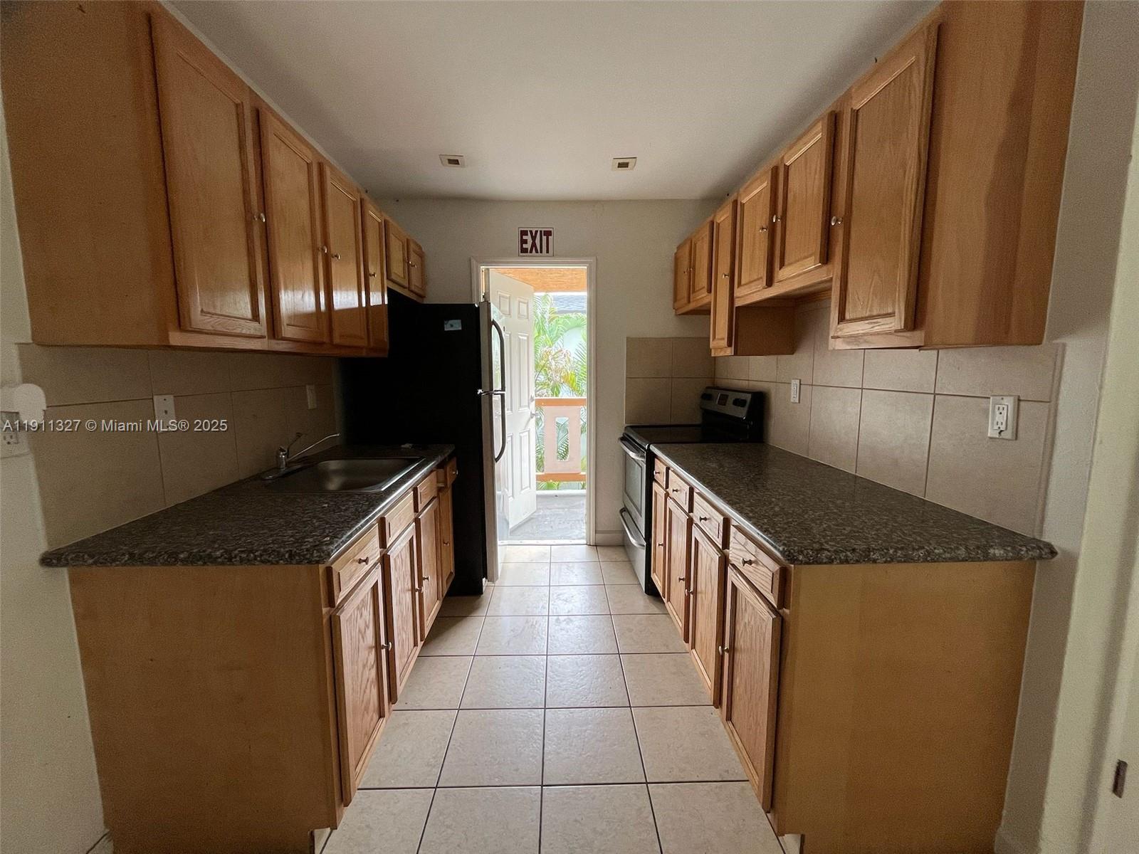 See details / 4855 sq. ft. $ 2025-11-10 0 Photo