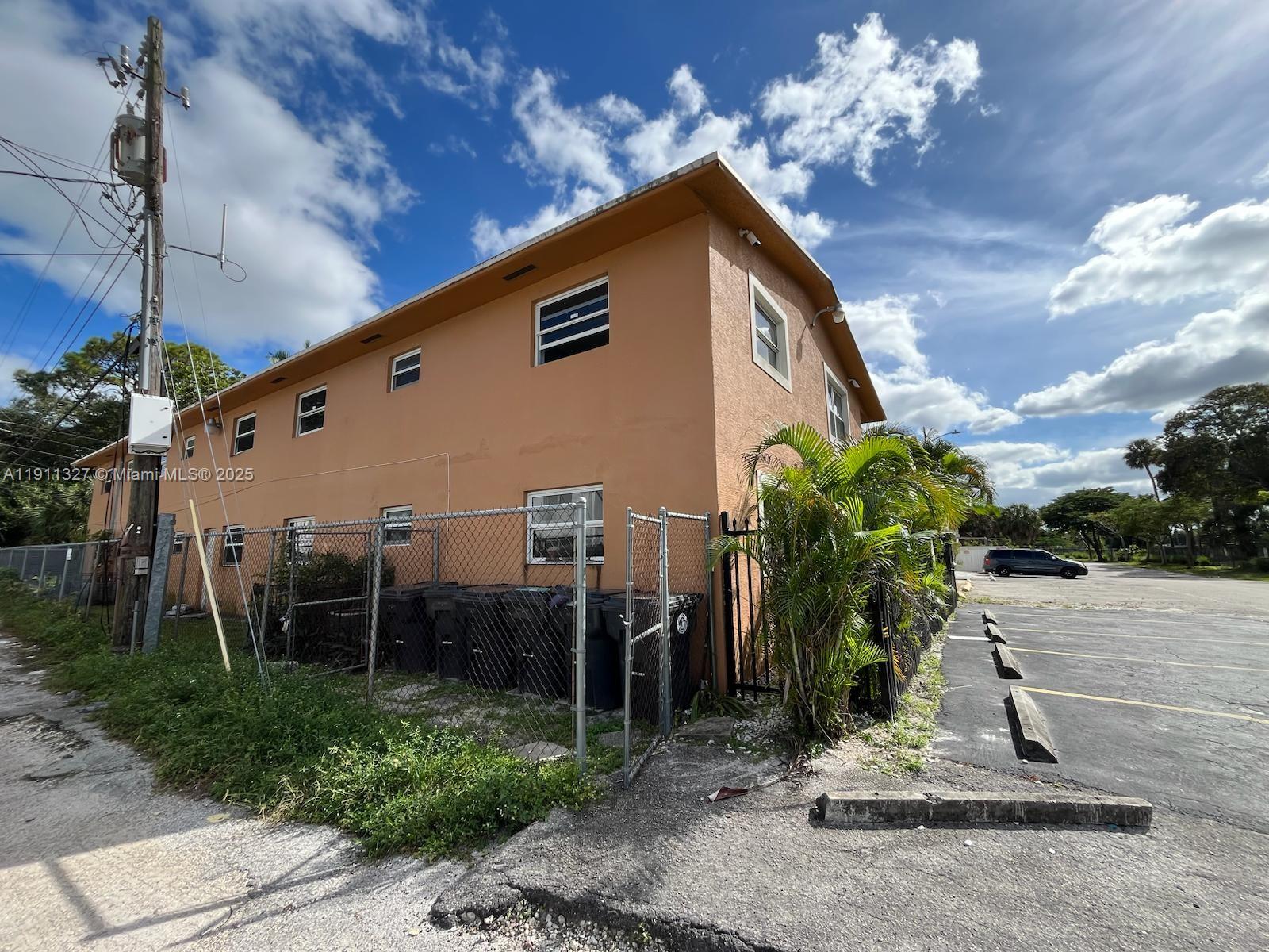 See details / 4855 sq. ft. $ 2025-11-10 0 Photo