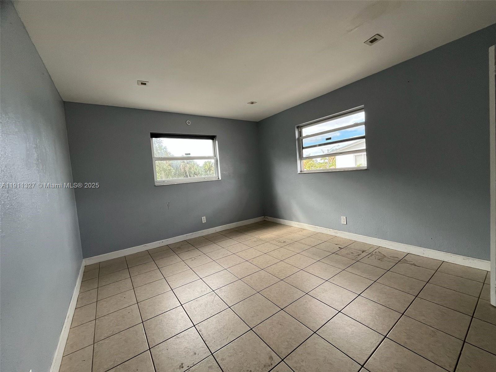 See details / 4855 sq. ft. $ 2025-11-10 0 Photo