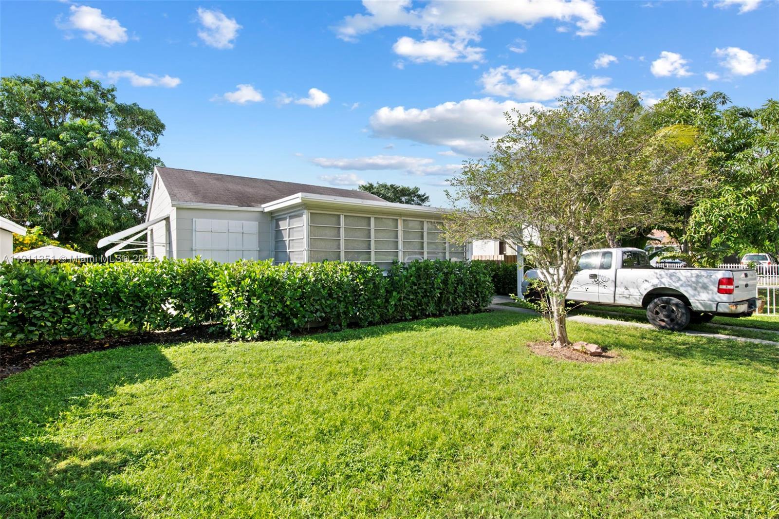   /   sq. ft. $ 2025-11-10 0 Photo