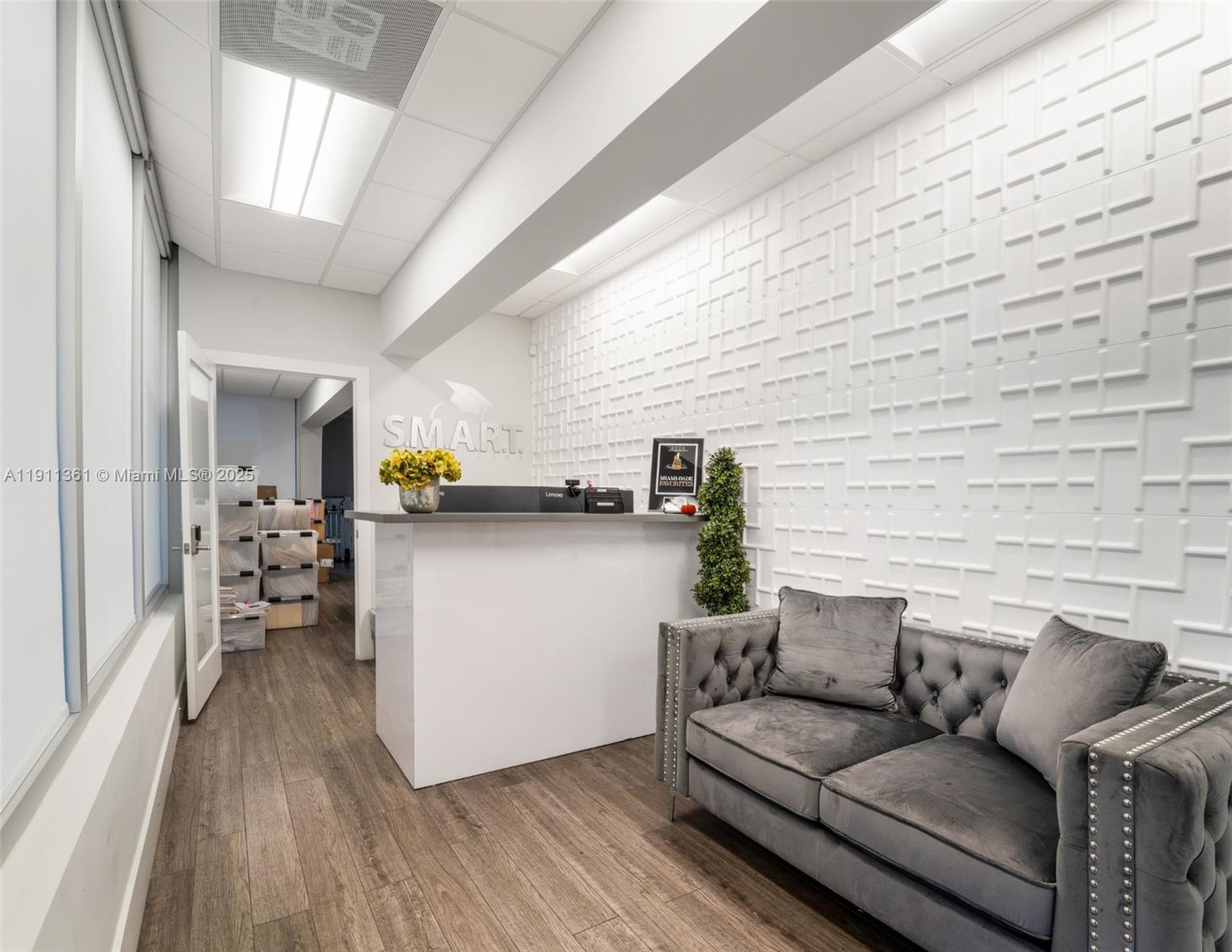   /   sq. ft. $ 2025-11-10 0 Photo