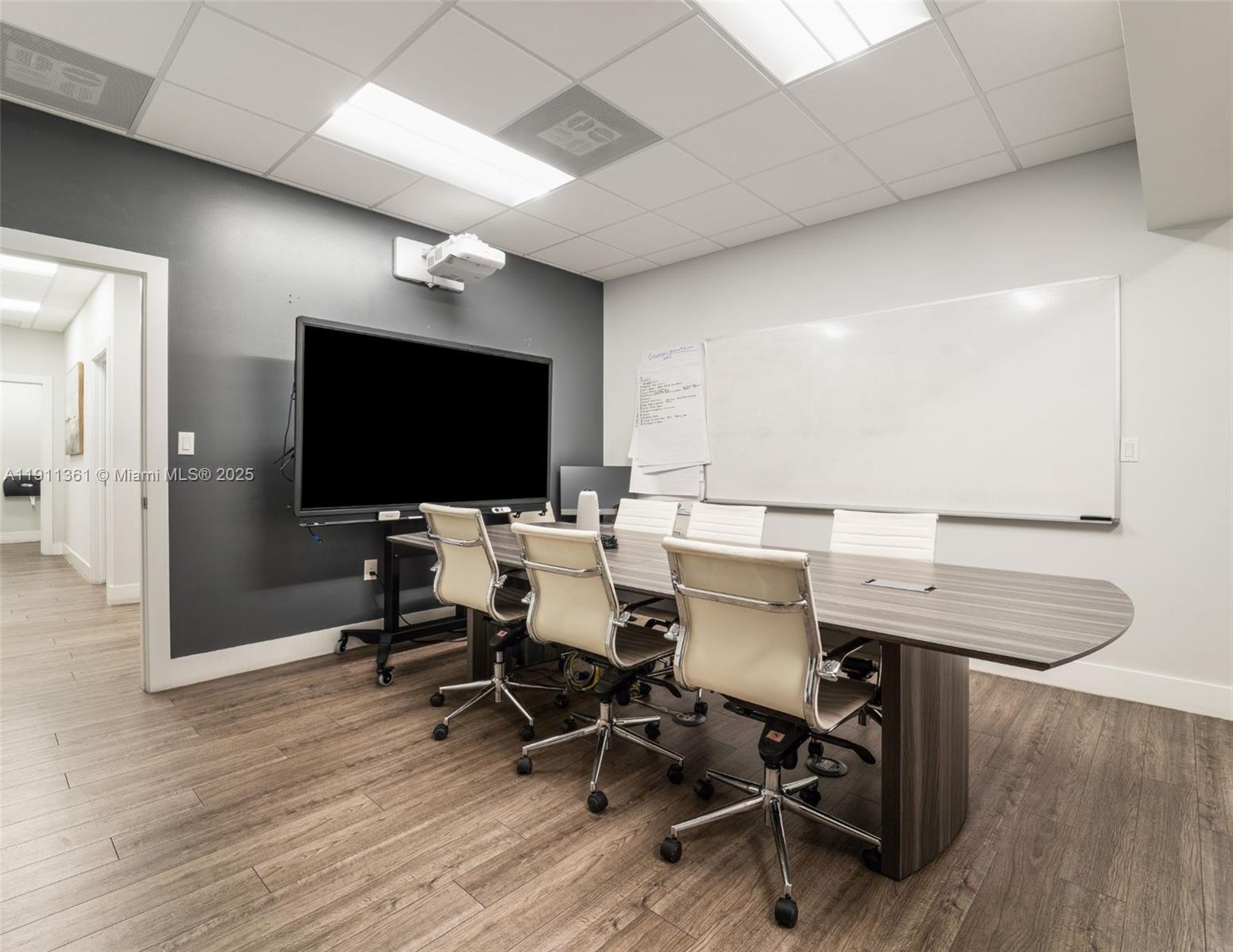   /   sq. ft. $ 2025-11-10 0 Photo