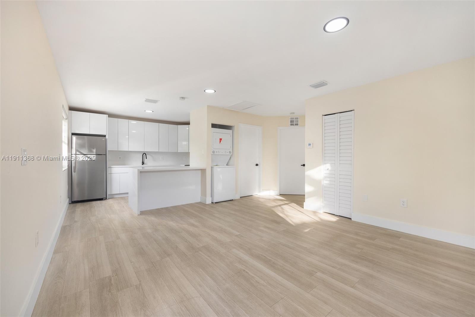   /  2316 sq. ft. $ 2025-11-10 0 Photo