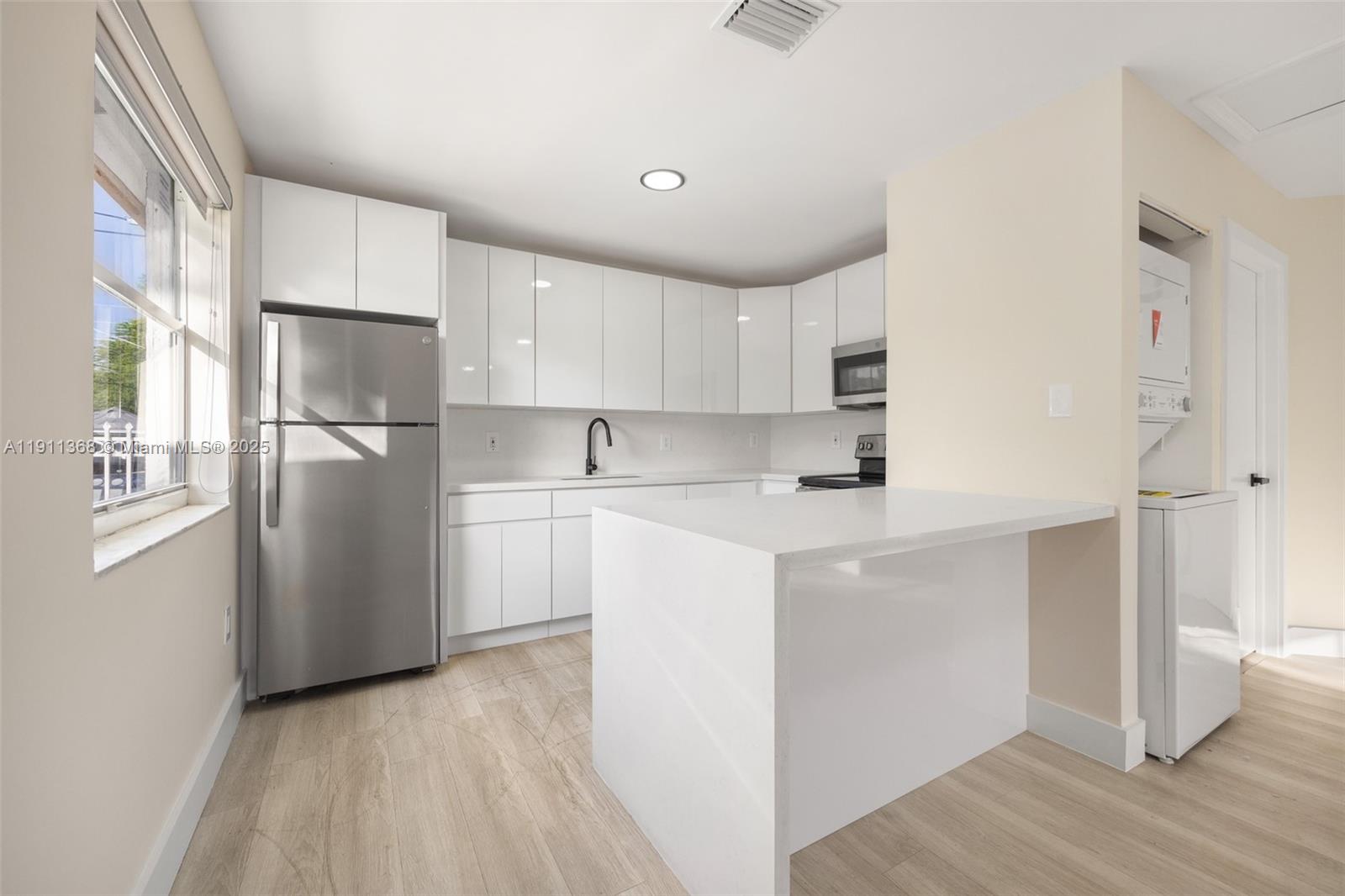   /  2316 sq. ft. $ 2025-11-10 0 Photo