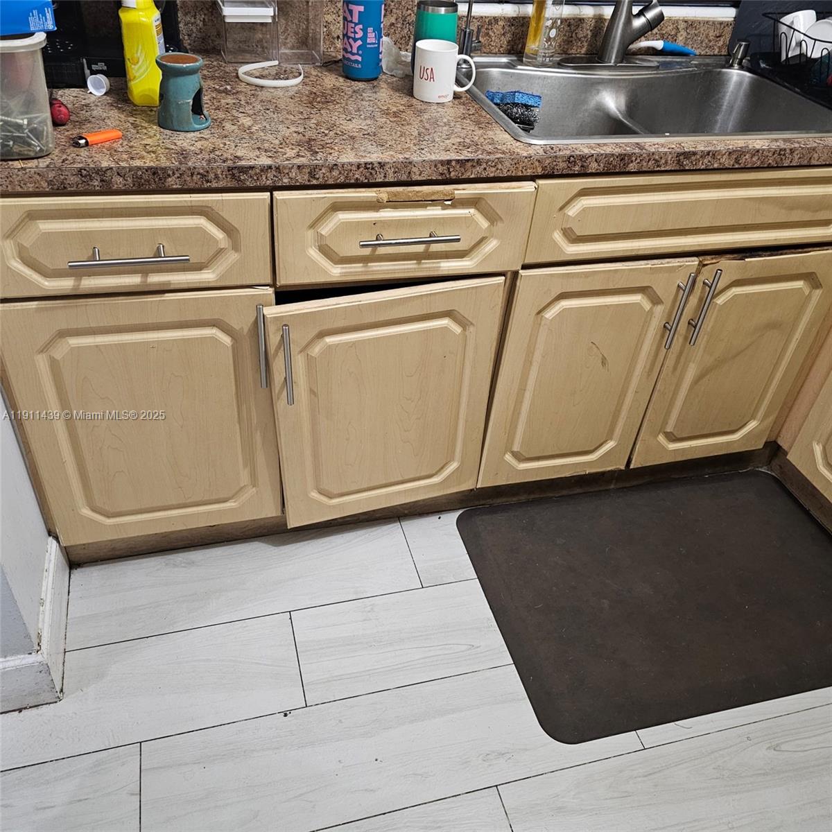 See details 3 / 2 1104 sq. ft. $ 2025-11-10 0 Photo