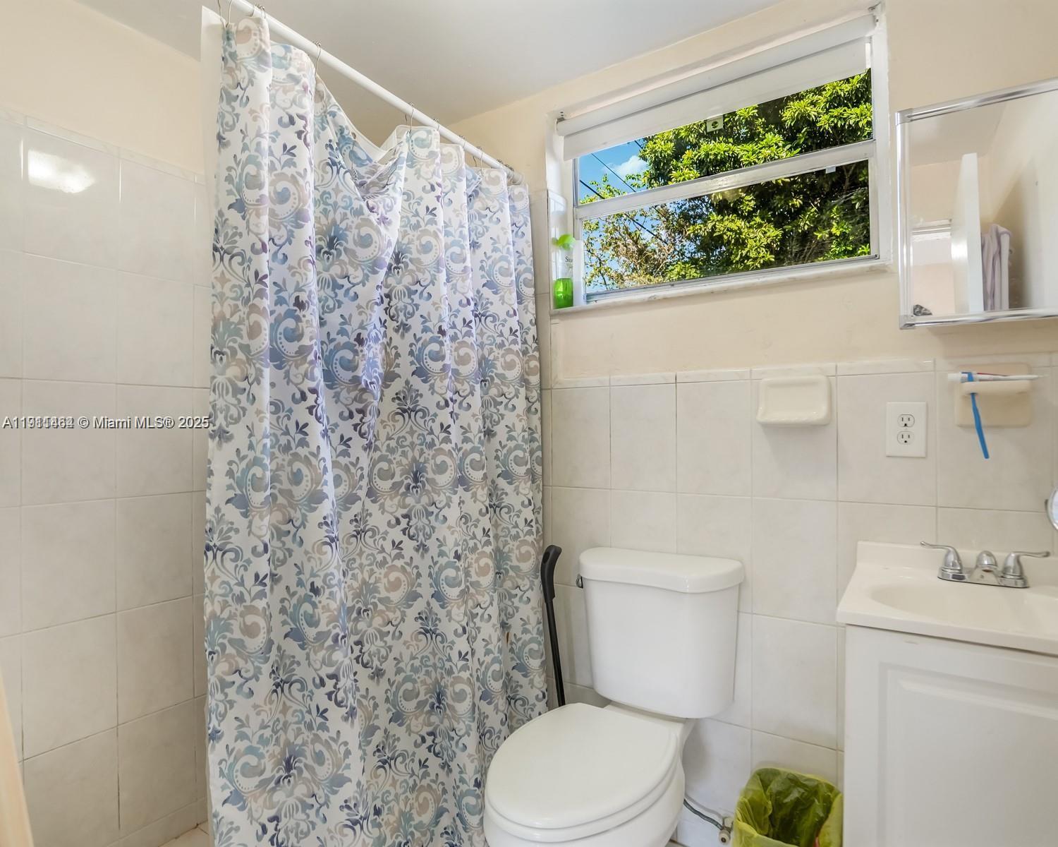   /  2525 sq. ft. $ 2025-11-10 0 Photo