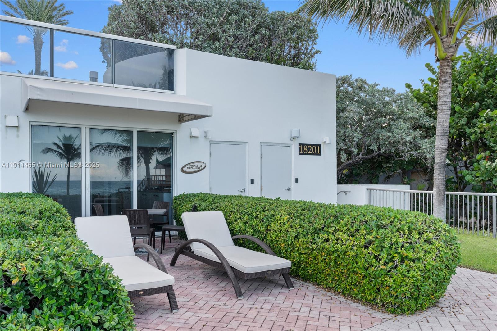 709 3 / 4 4045 кв.футов $ 2025-11-10 0 Фото