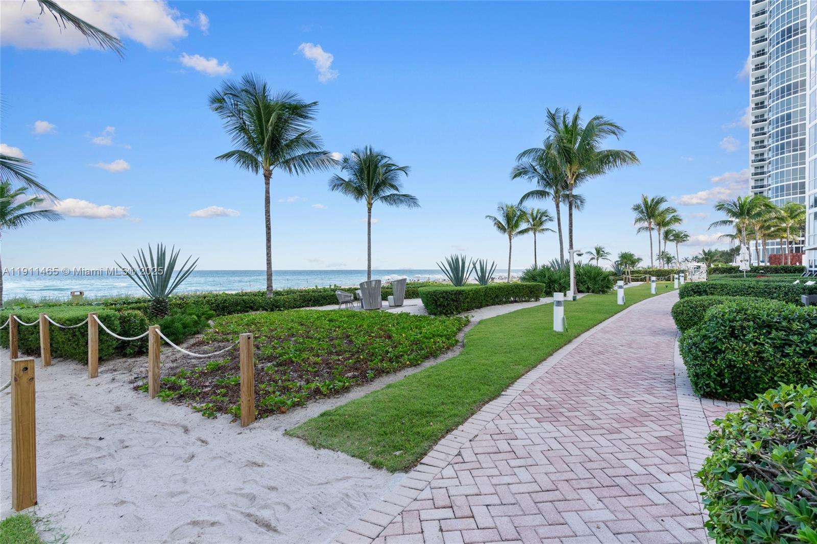 709 3 / 4 4045 кв.футов $ 2025-11-10 0 Фото