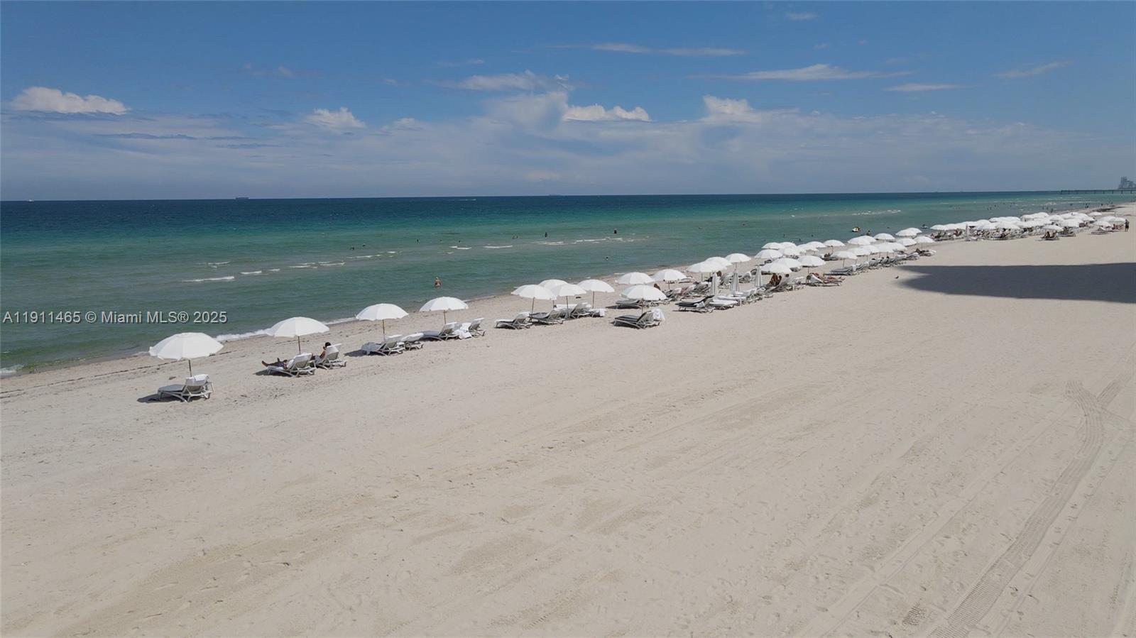 709 3 / 4 4045 кв.футов $ 2025-11-10 0 Фото