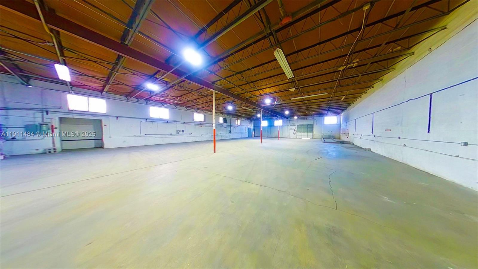 3171  /   кв.футов $ 2025-11-10 0 Фото