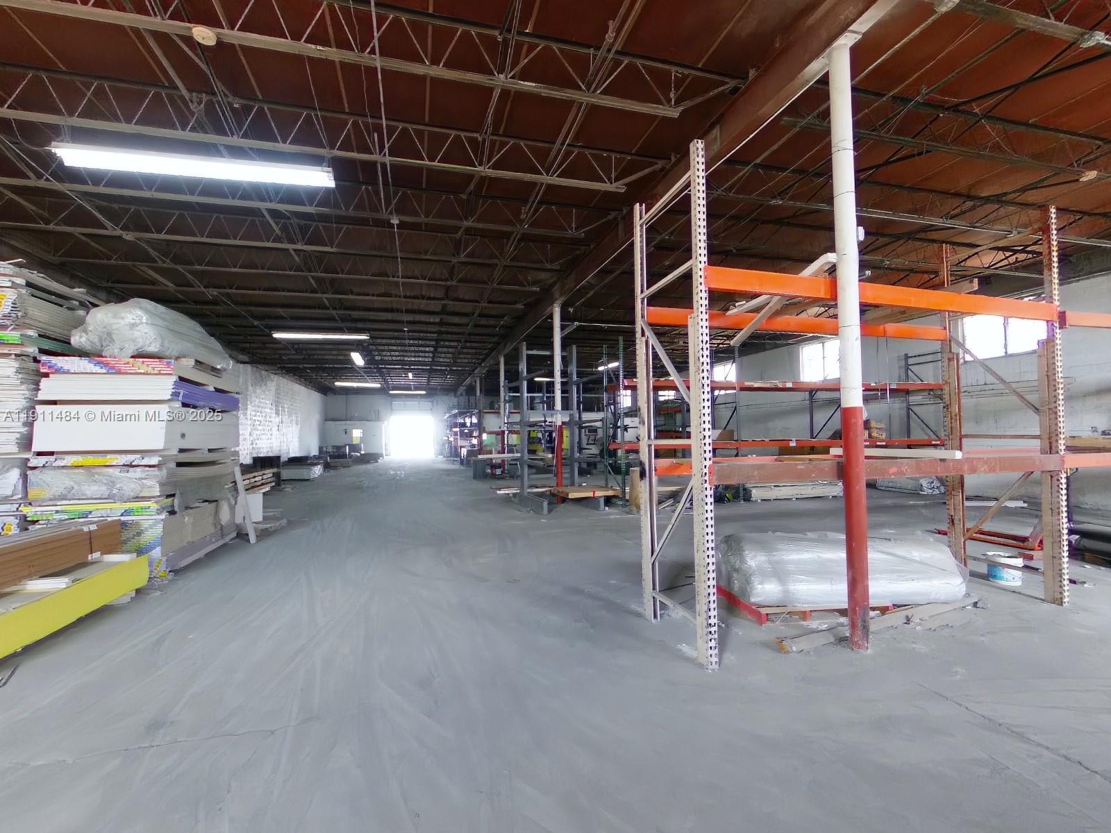 3171  /   кв.футов $ 2025-11-10 0 Фото