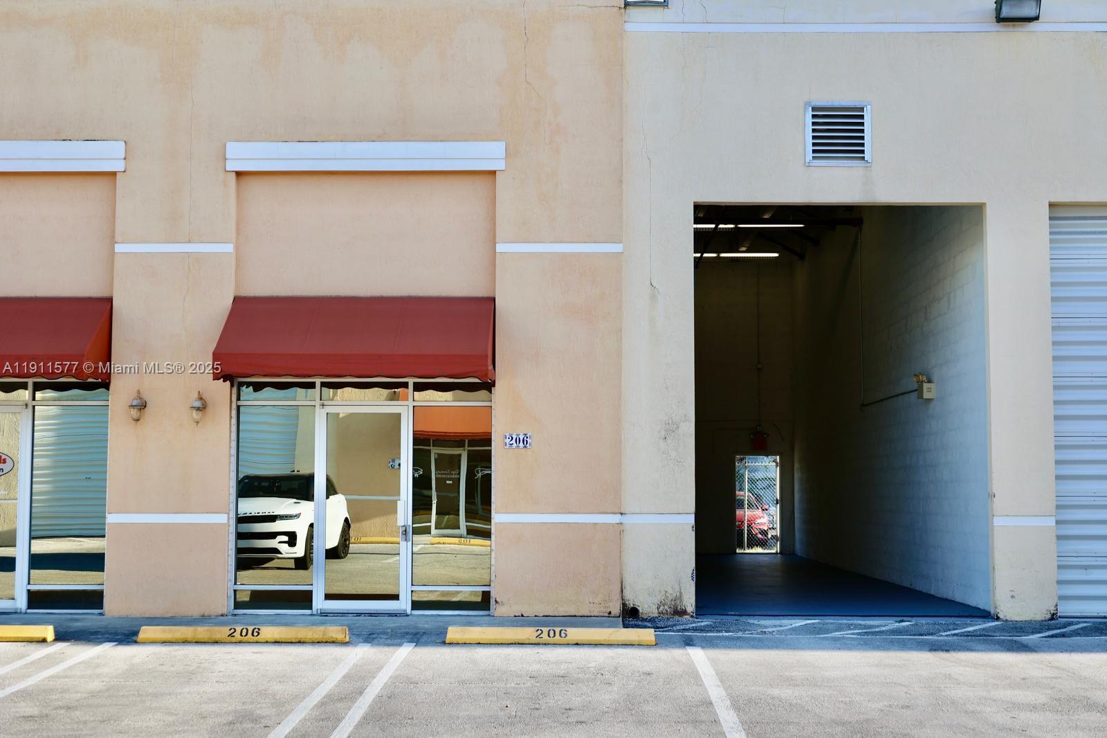 206  /   sq. ft. $ 2025-11-10 0 Photo