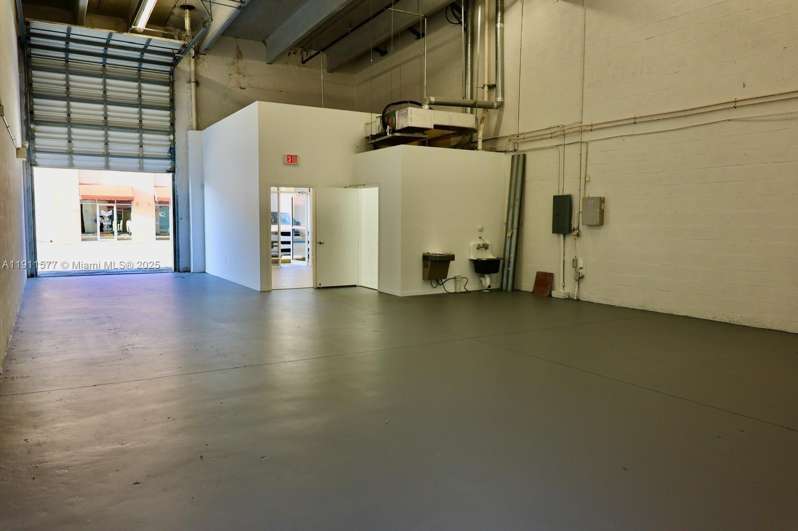 206  /   sq. ft. $ 2025-11-10 0 Photo