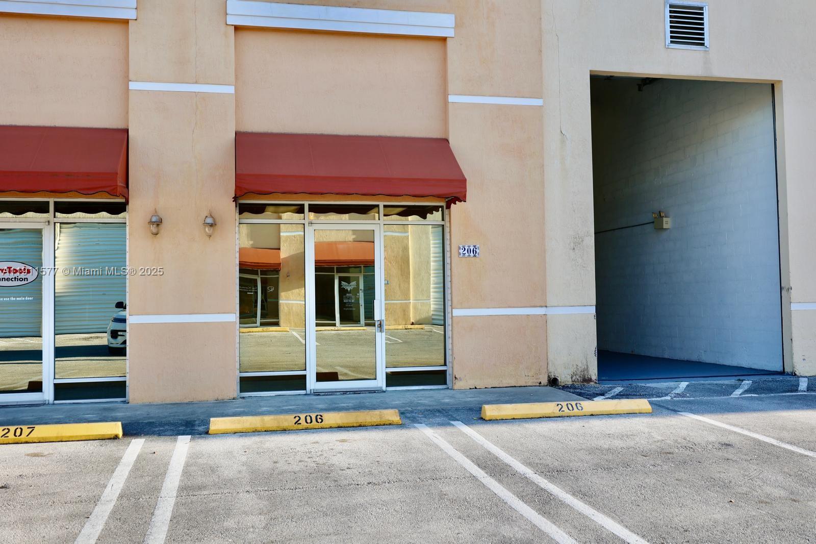 206  /   sq. ft. $ 2025-11-10 0 Photo