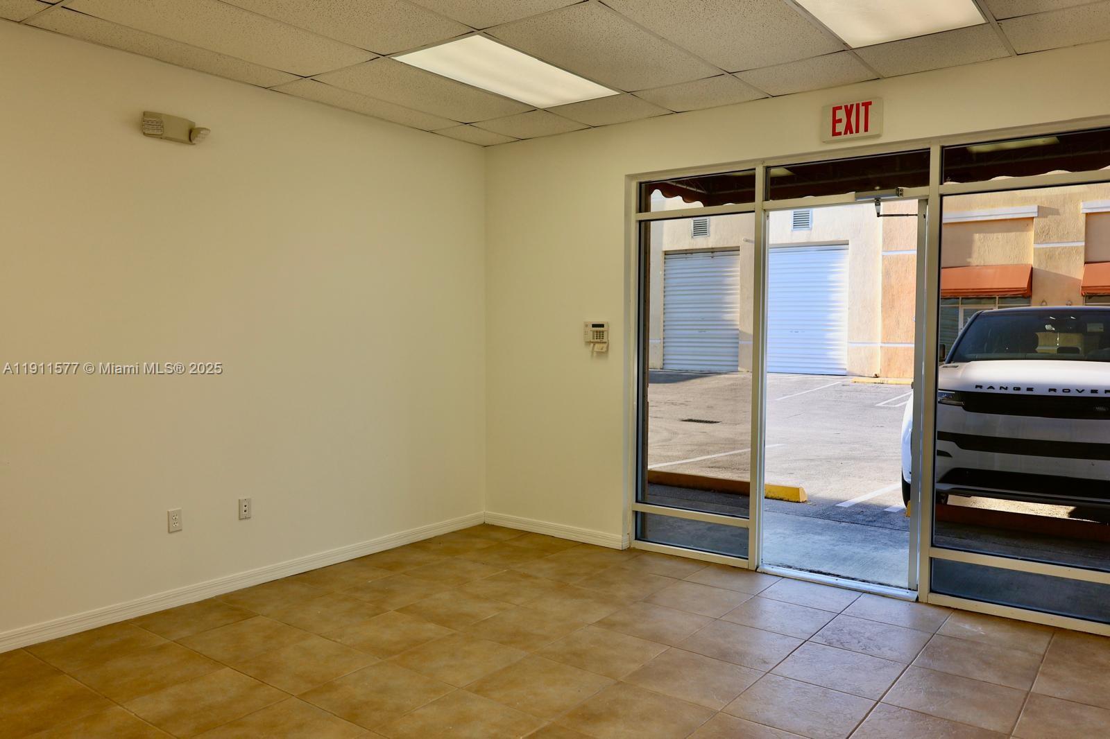 206  /   sq. ft. $ 2025-11-10 0 Photo