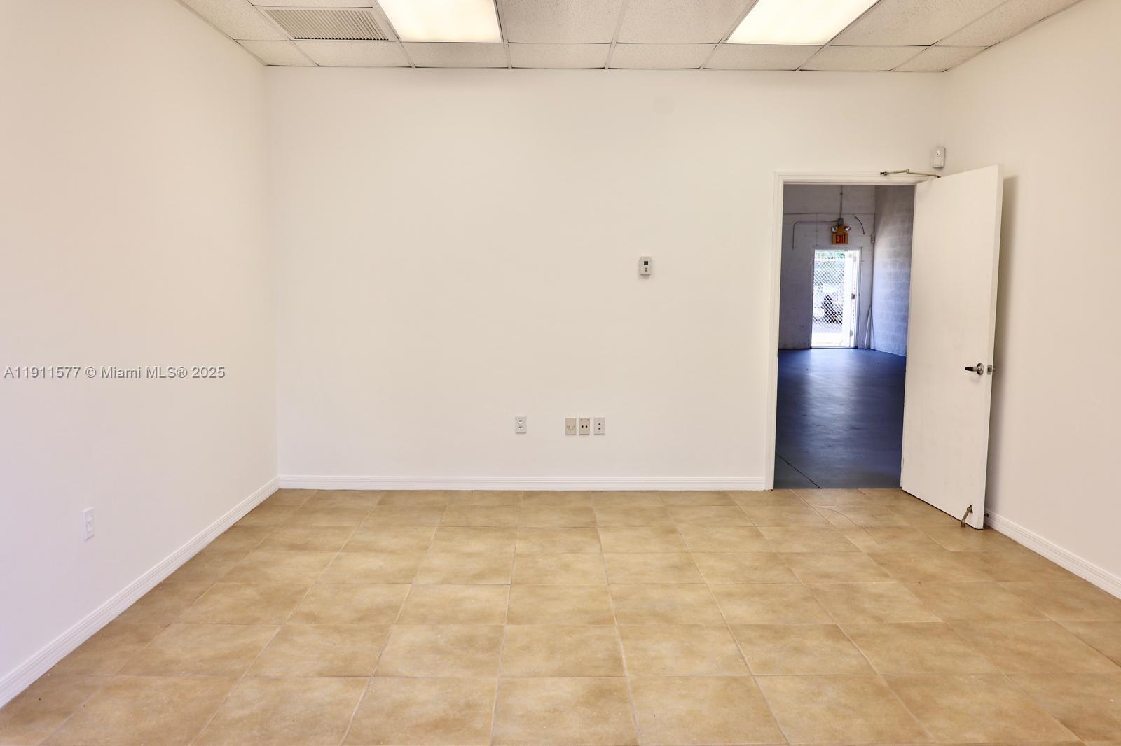 206  /   sq. ft. $ 2025-11-10 0 Photo