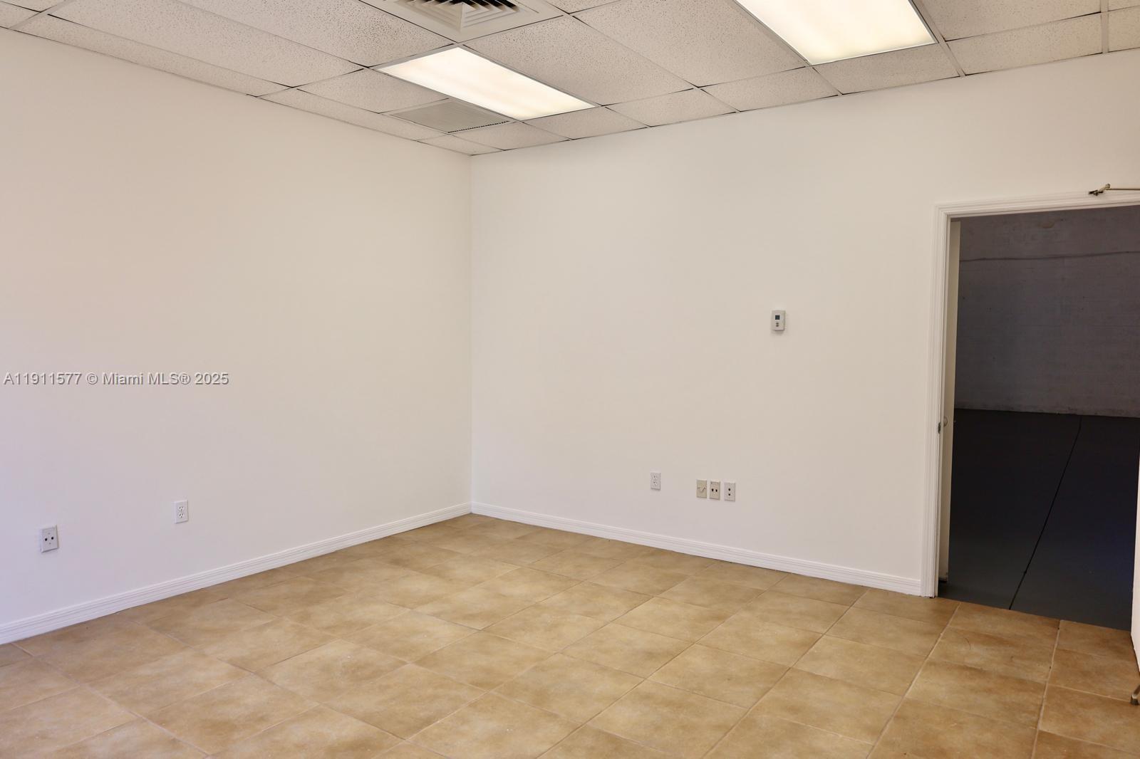 206  /   sq. ft. $ 2025-11-10 0 Photo