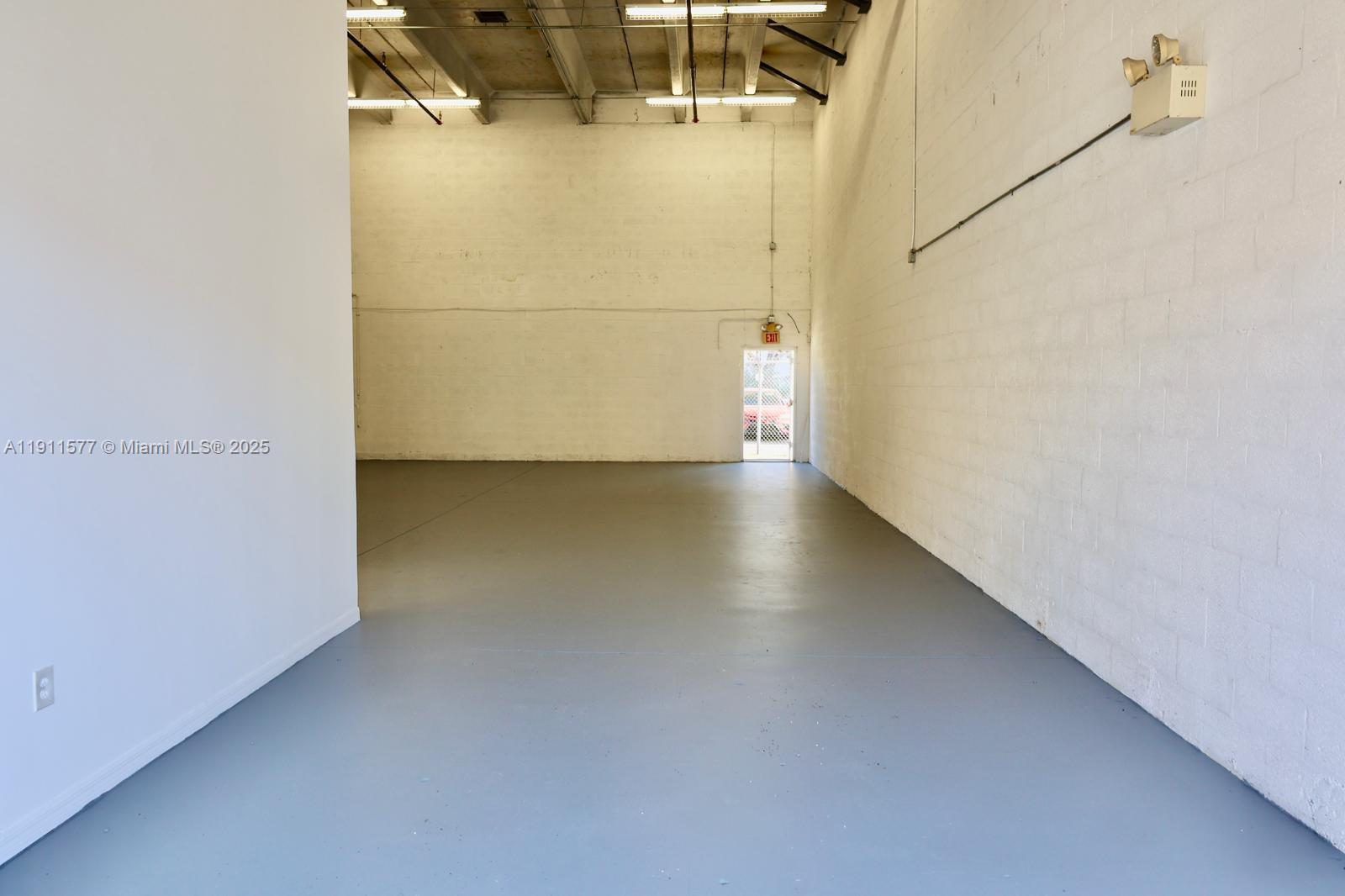 206  /   sq. ft. $ 2025-11-10 0 Photo