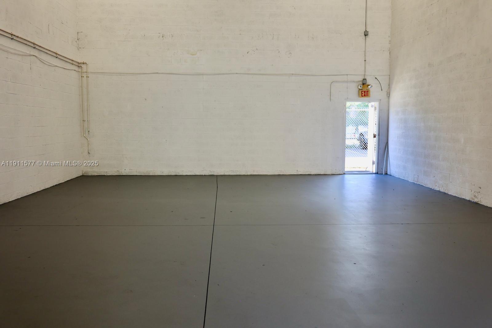 206  /   sq. ft. $ 2025-11-10 0 Photo