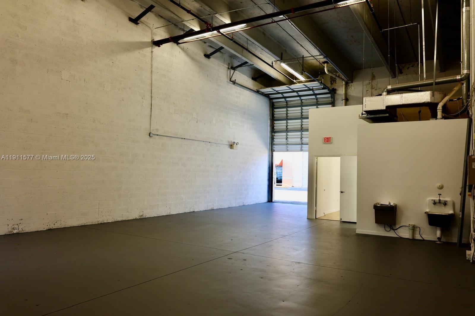 206  /   sq. ft. $ 2025-11-10 0 Photo