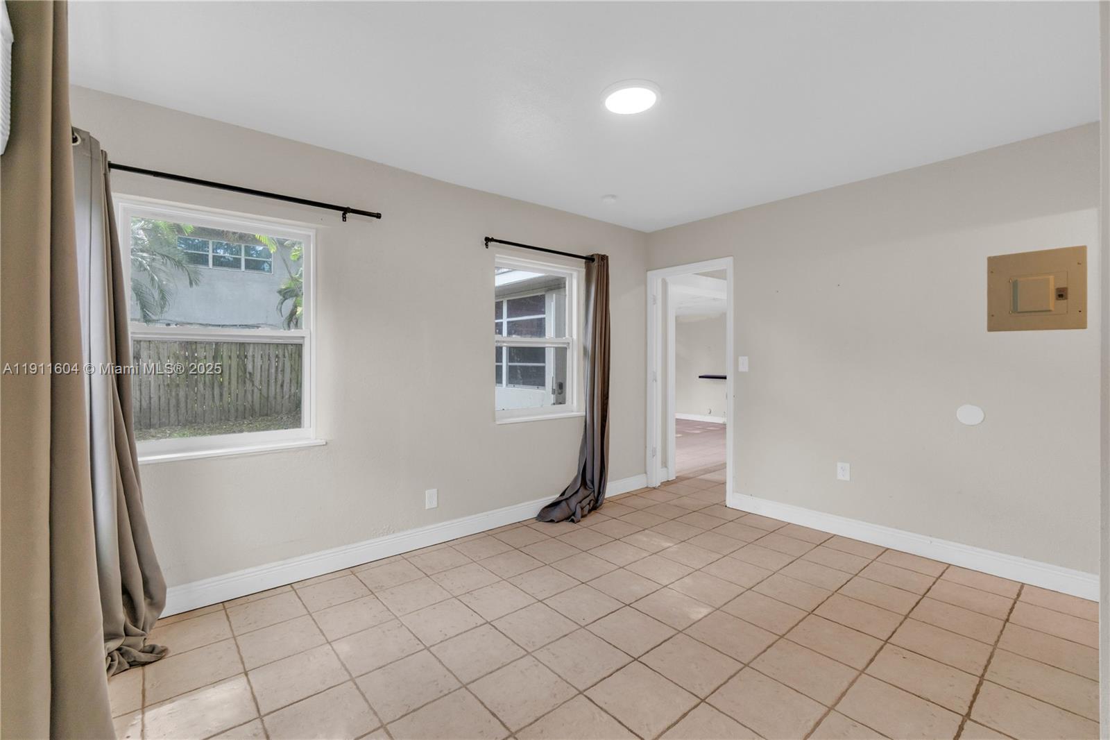 See details / 1210 sq. ft. $ 2025-11-10 0 Photo