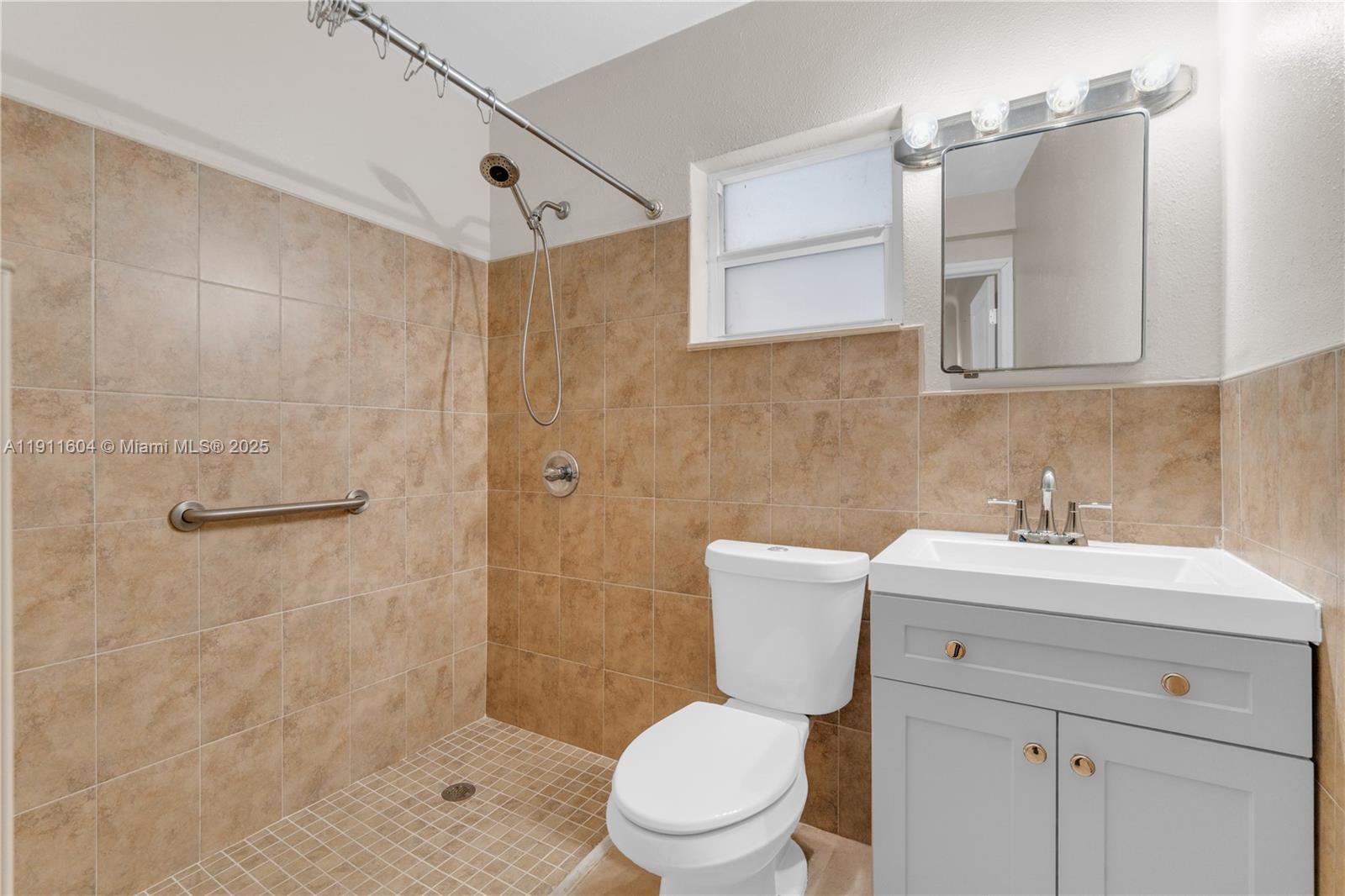 See details / 1210 sq. ft. $ 2025-11-10 0 Photo