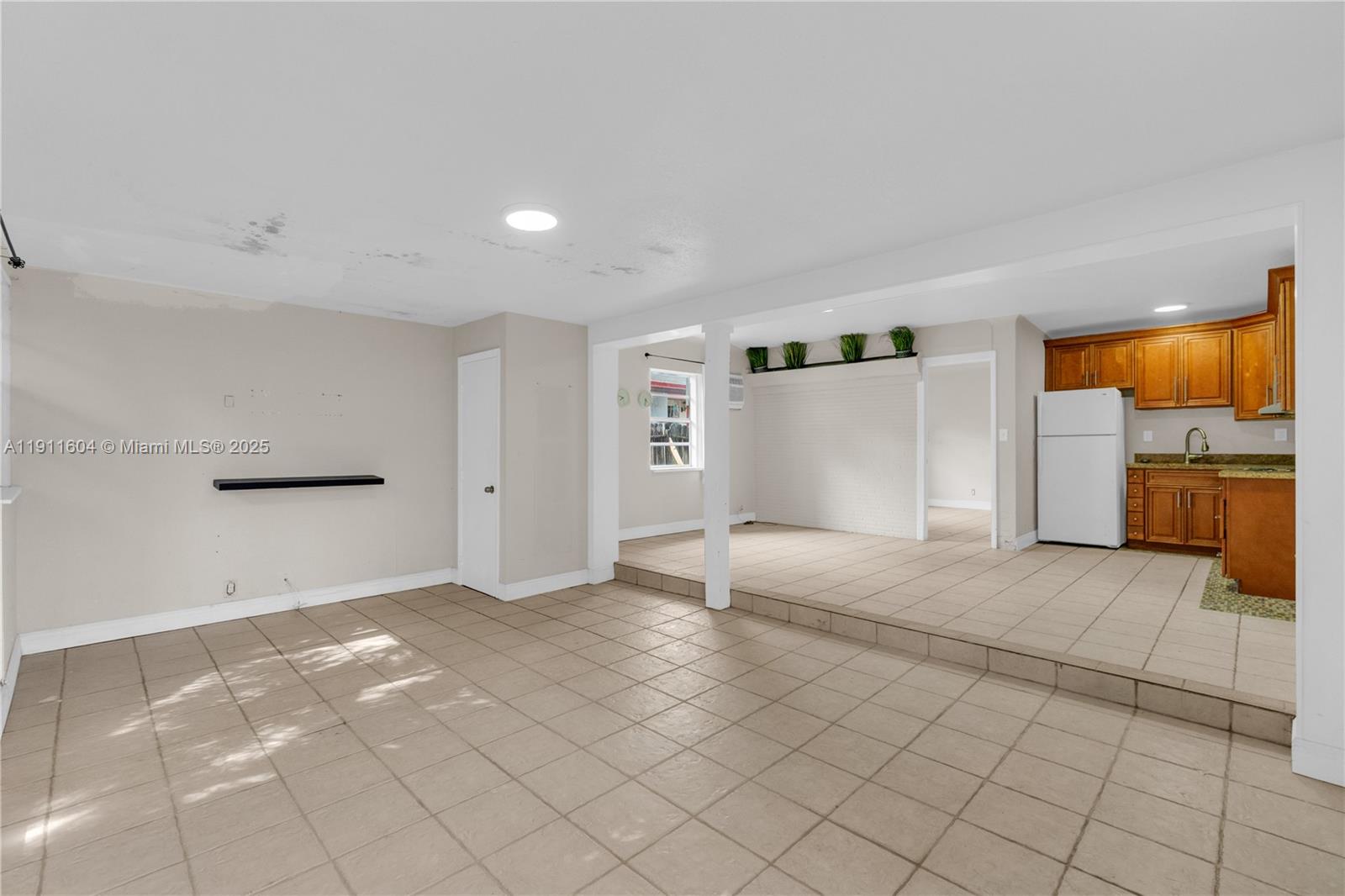 See details / 1210 sq. ft. $ 2025-11-10 0 Photo