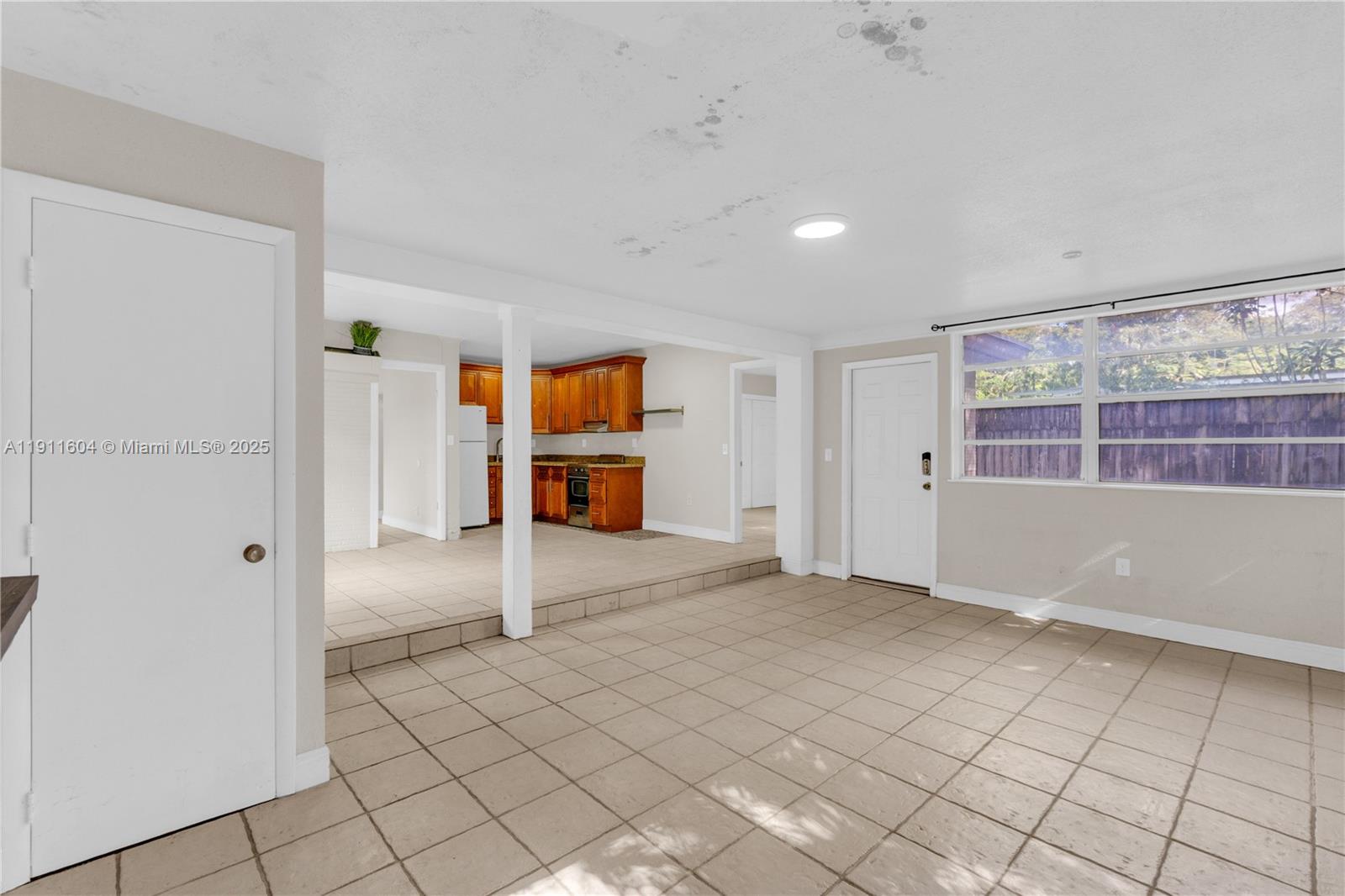 See details / 1210 sq. ft. $ 2025-11-10 0 Photo