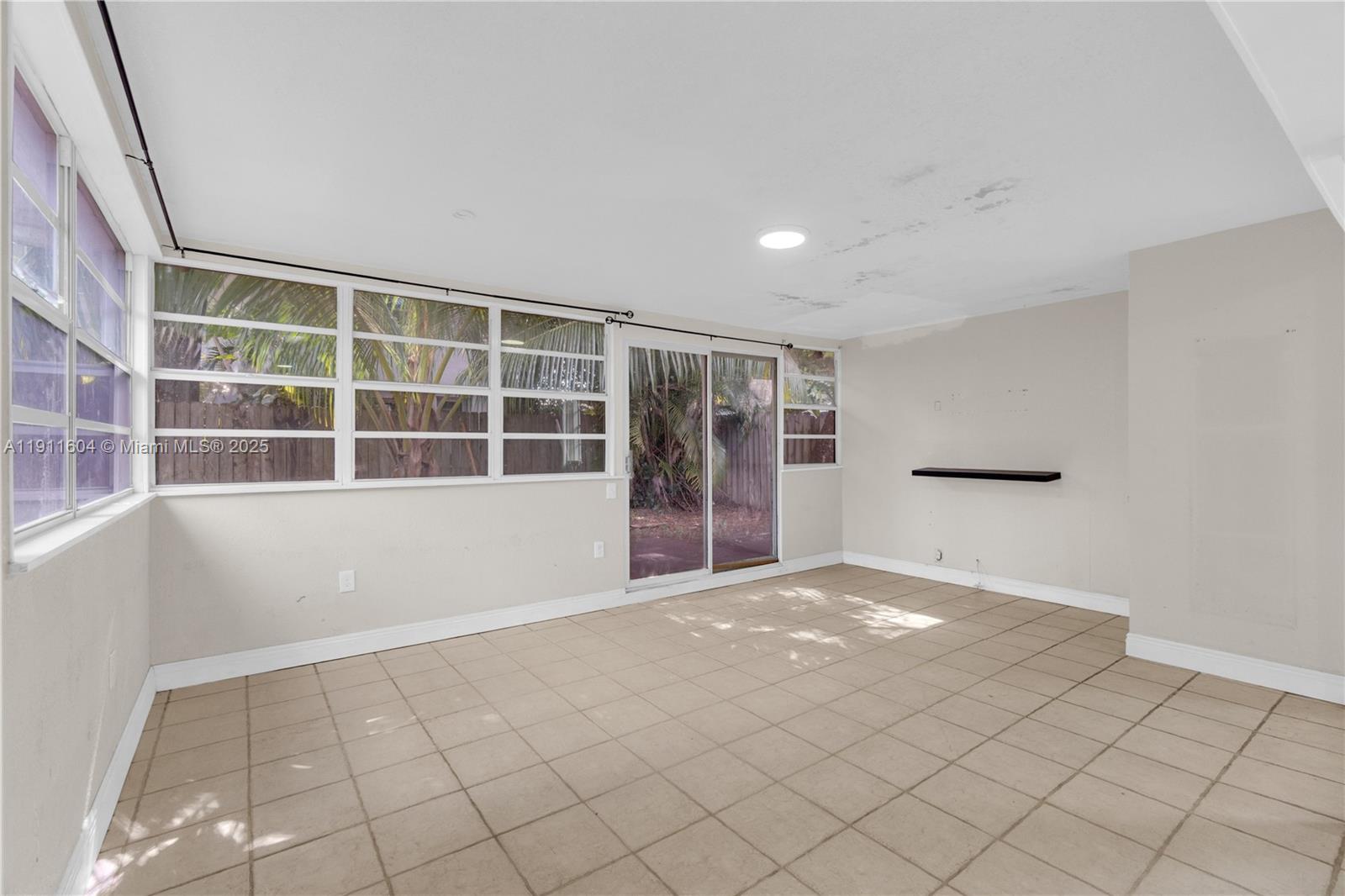 See details / 1210 sq. ft. $ 2025-11-10 0 Photo