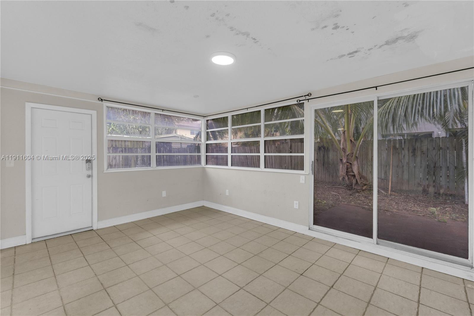 See details / 1210 sq. ft. $ 2025-11-10 0 Photo