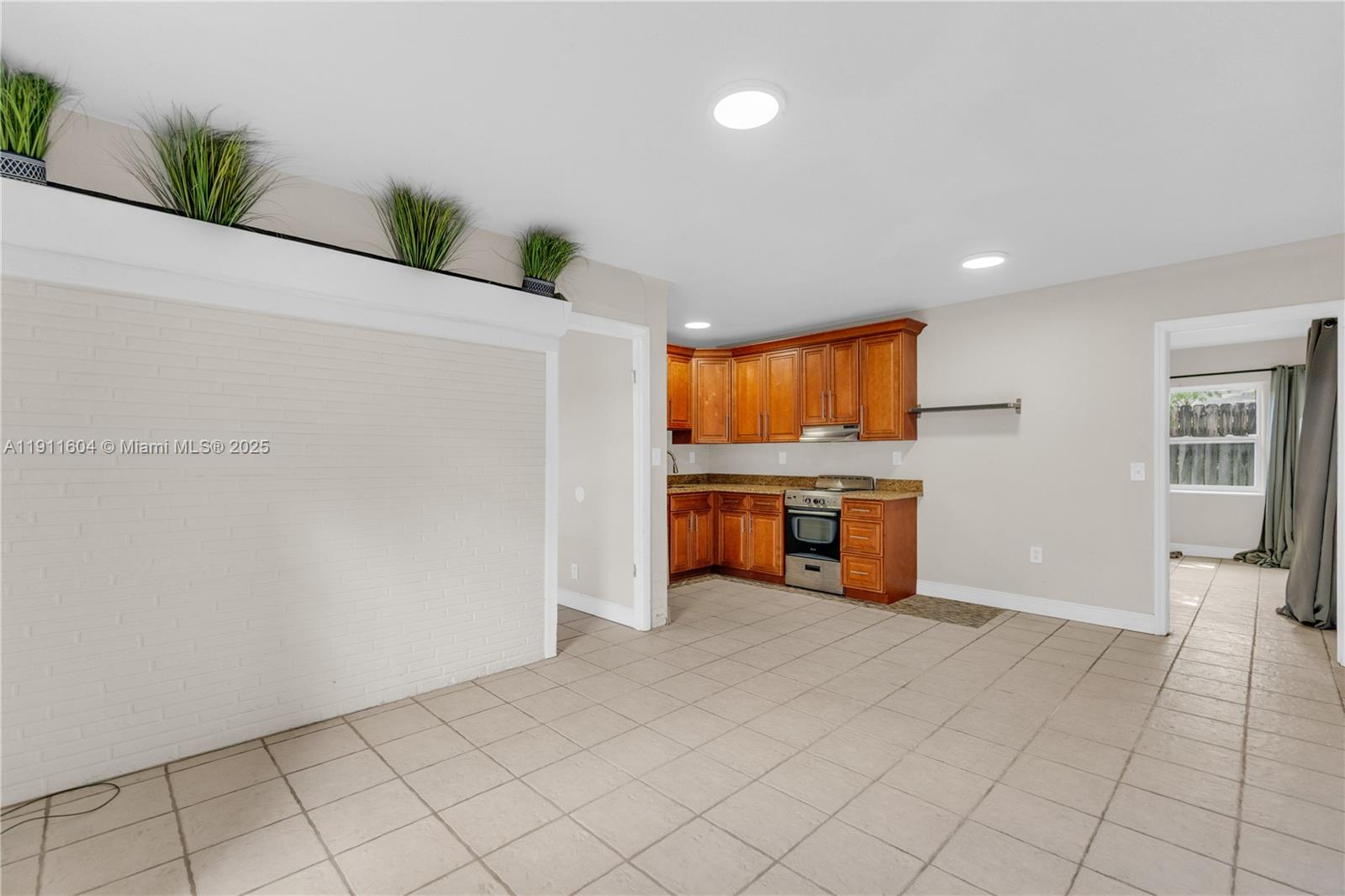 See details / 1210 sq. ft. $ 2025-11-10 0 Photo