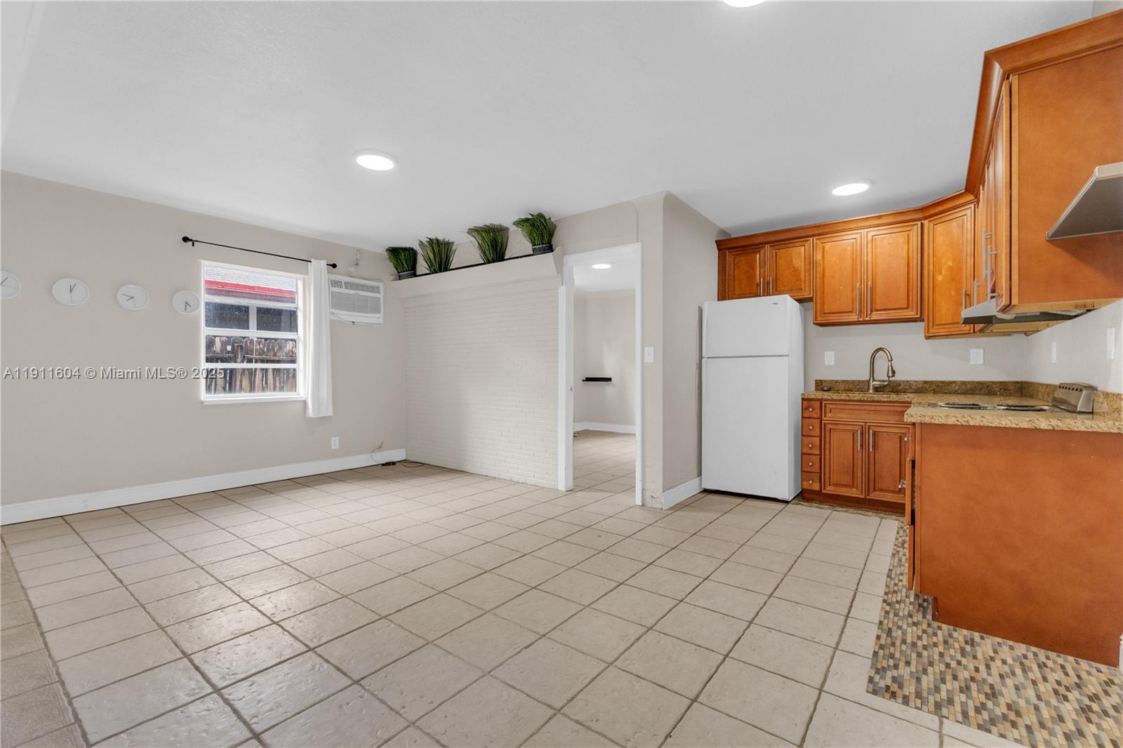 See details / 1210 sq. ft. $ 2025-11-10 0 Photo