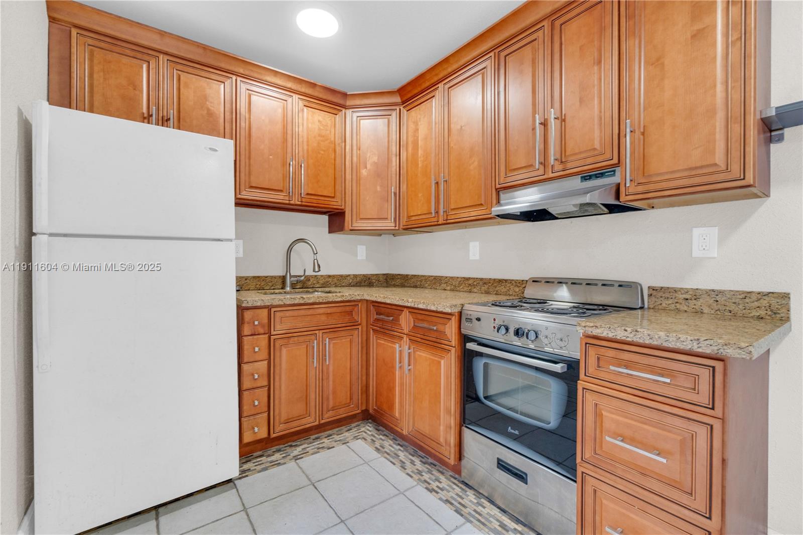 See details / 1210 sq. ft. $ 2025-11-10 0 Photo