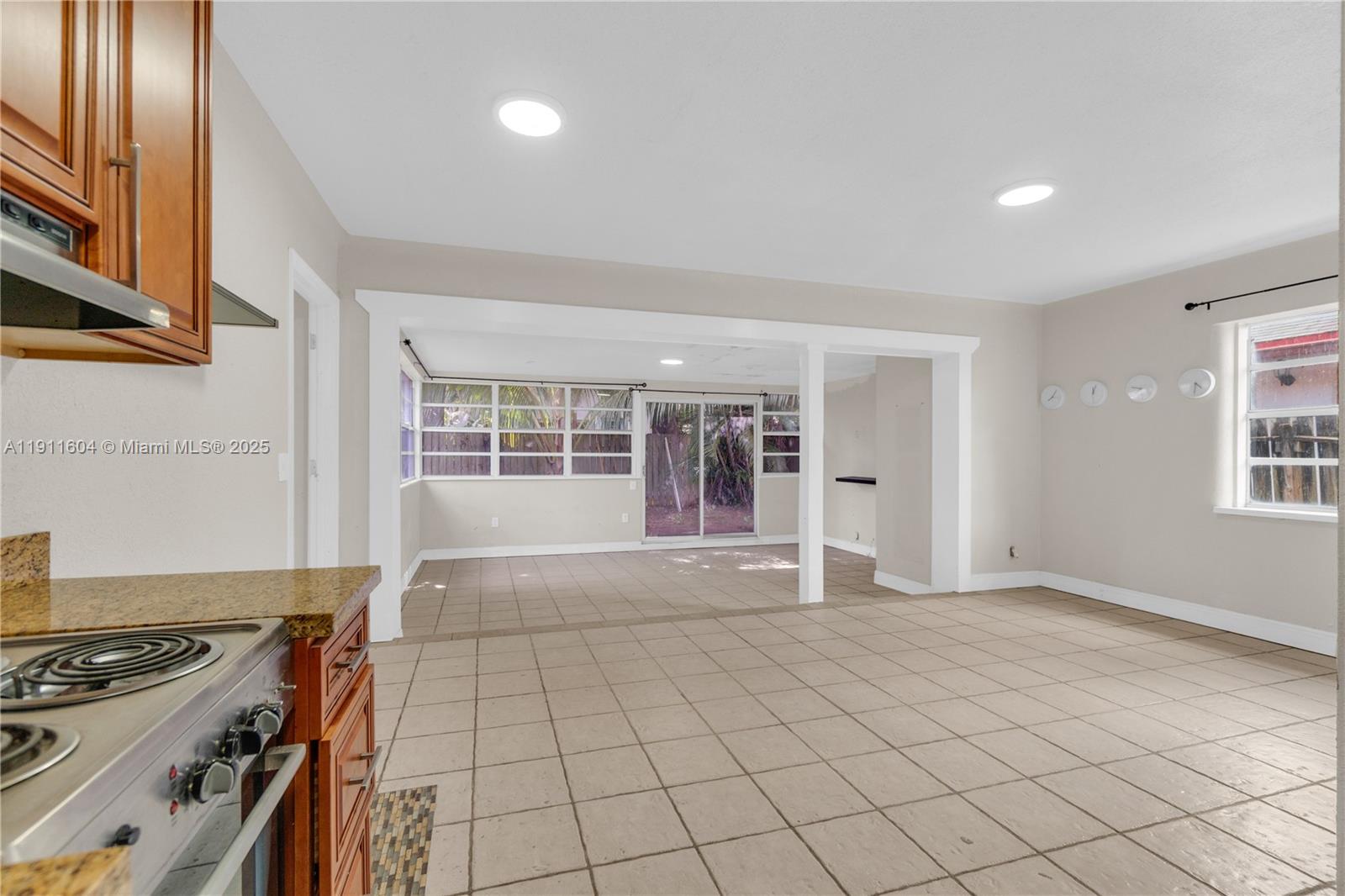 See details / 1210 sq. ft. $ 2025-11-10 0 Photo