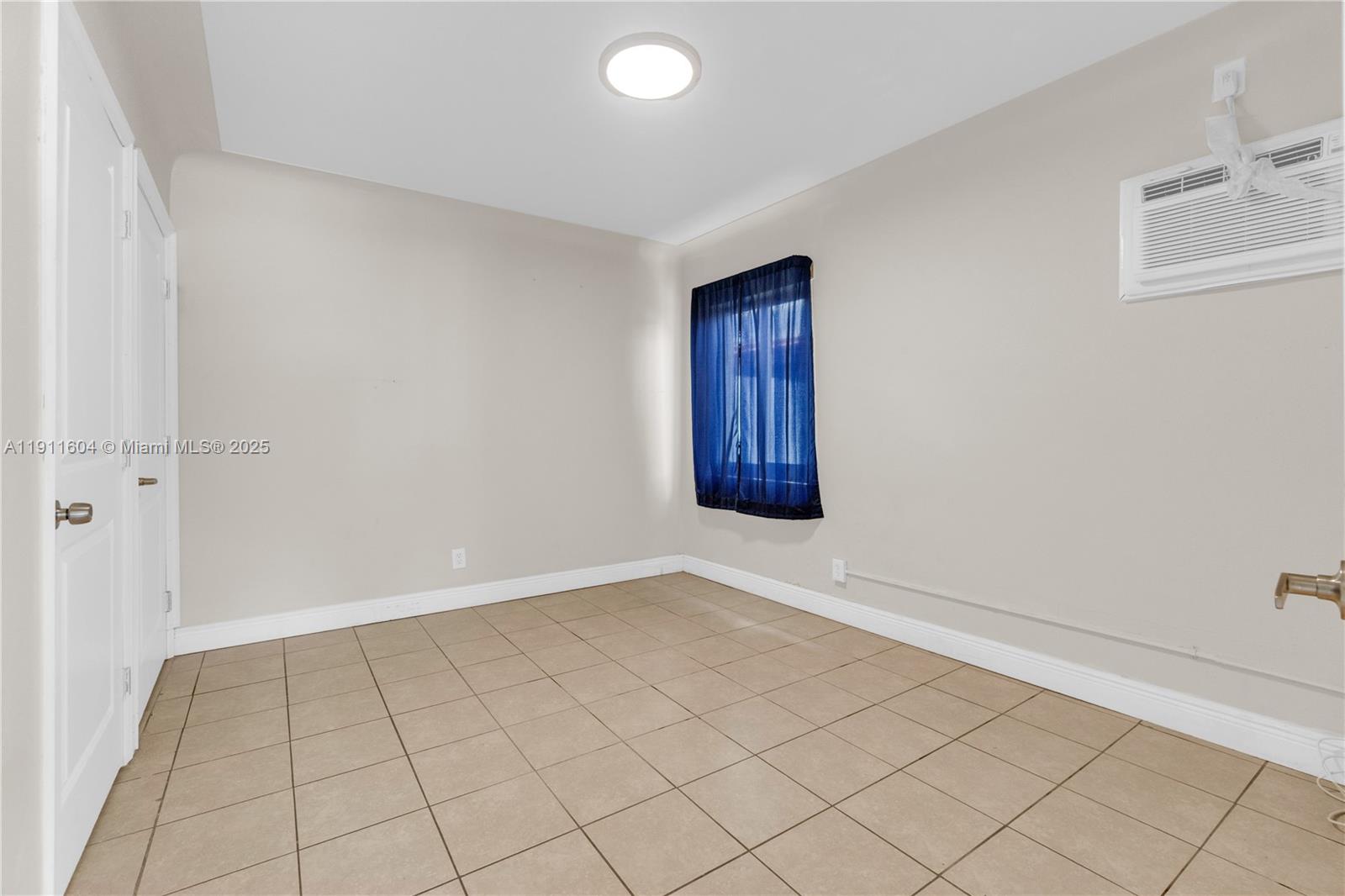 See details / 1210 sq. ft. $ 2025-11-10 0 Photo