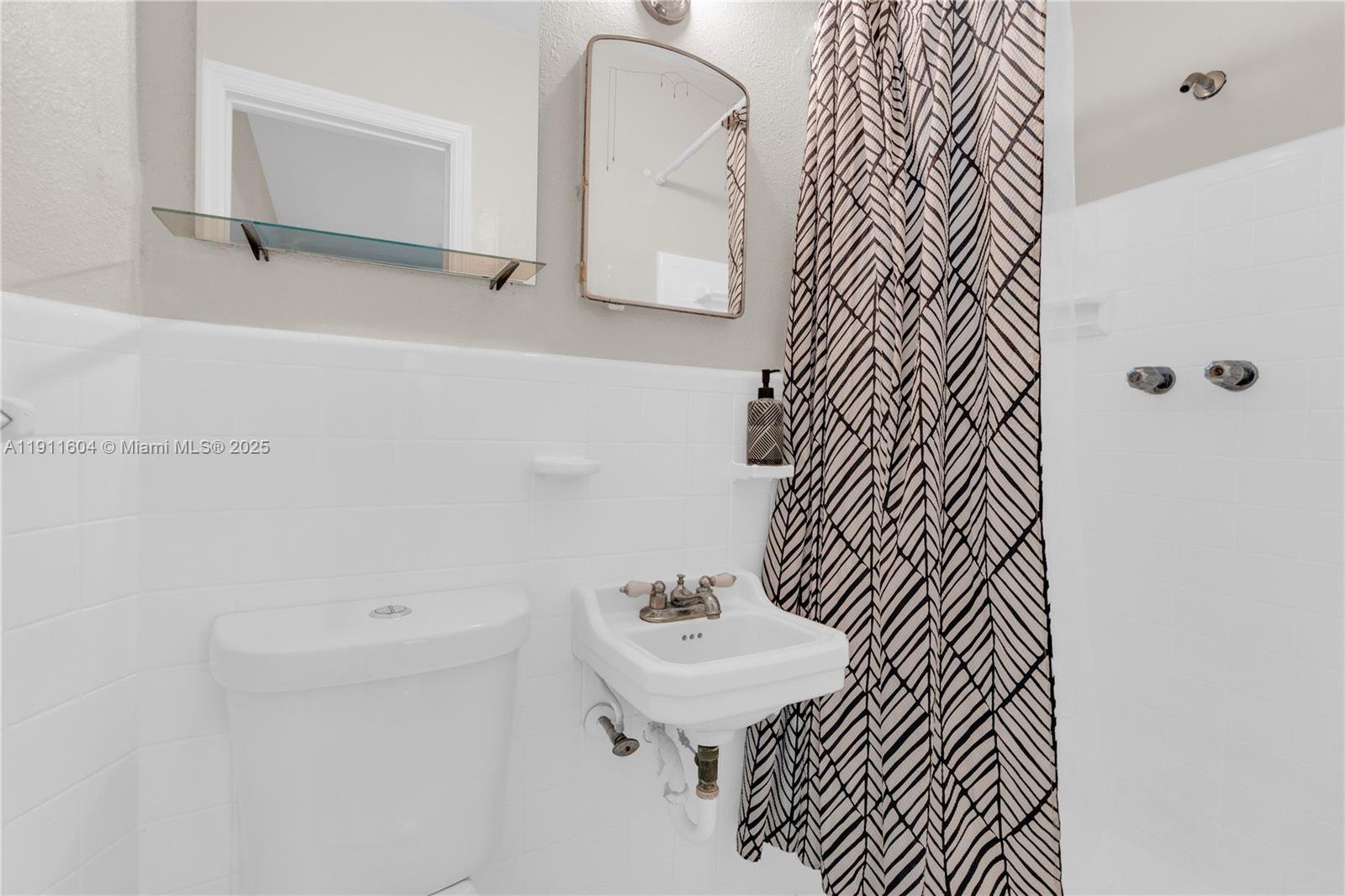 See details / 1210 sq. ft. $ 2025-11-10 0 Photo