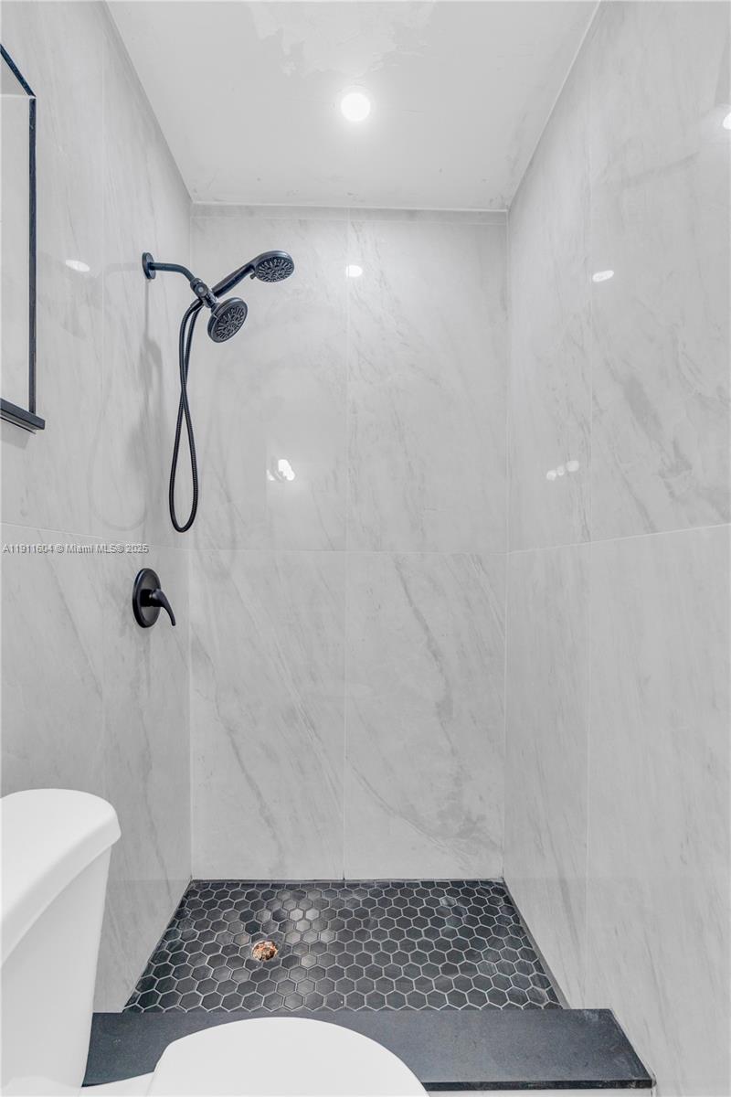 See details / 1210 sq. ft. $ 2025-11-10 0 Photo