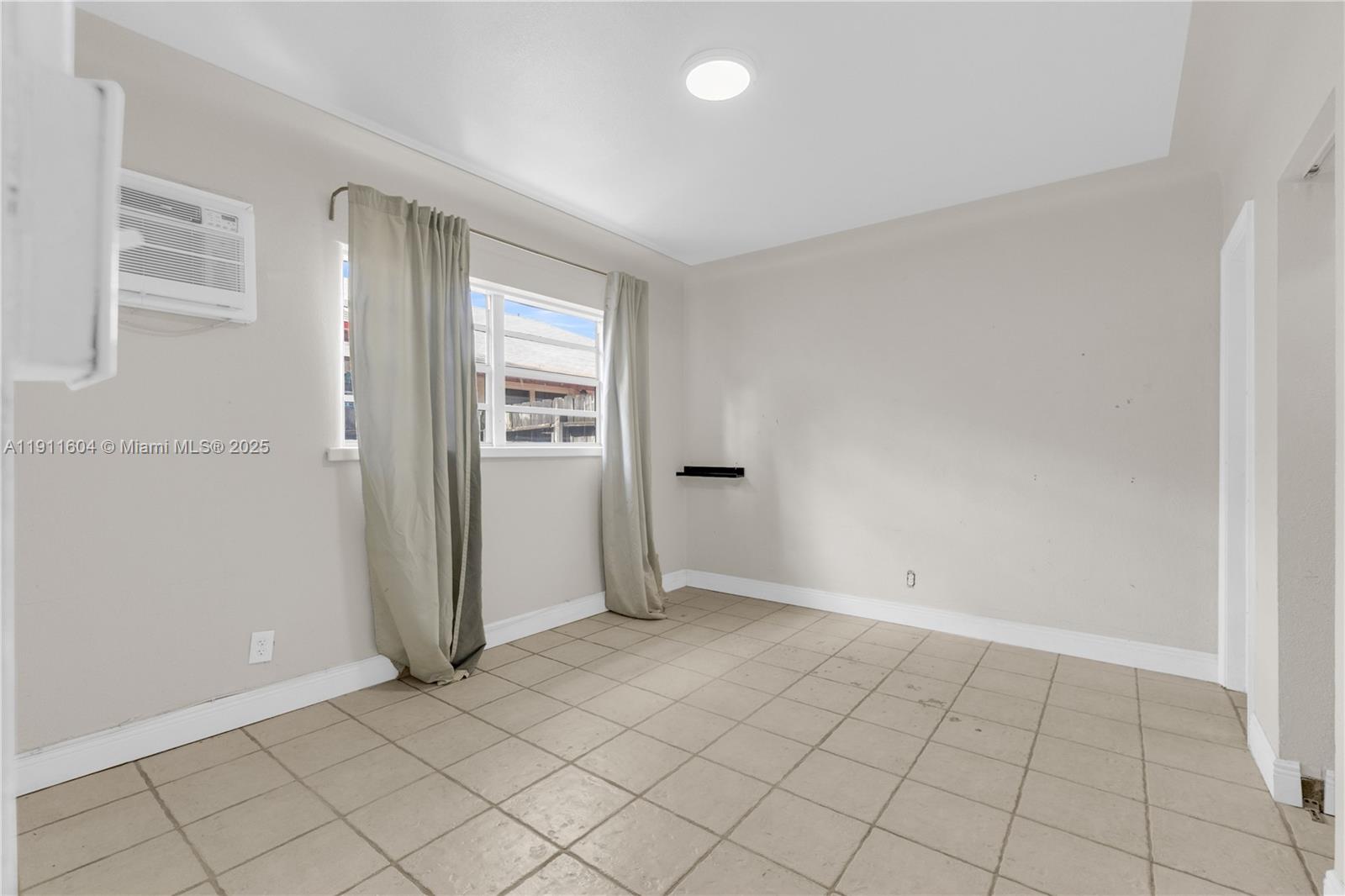 See details / 1210 sq. ft. $ 2025-11-10 0 Photo